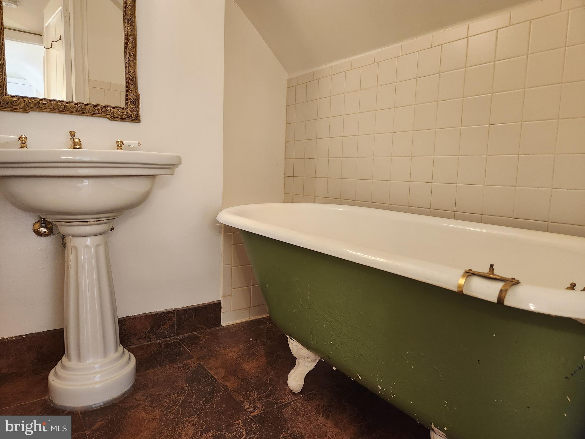 HISTORIC DISTRICT - Residential Lease