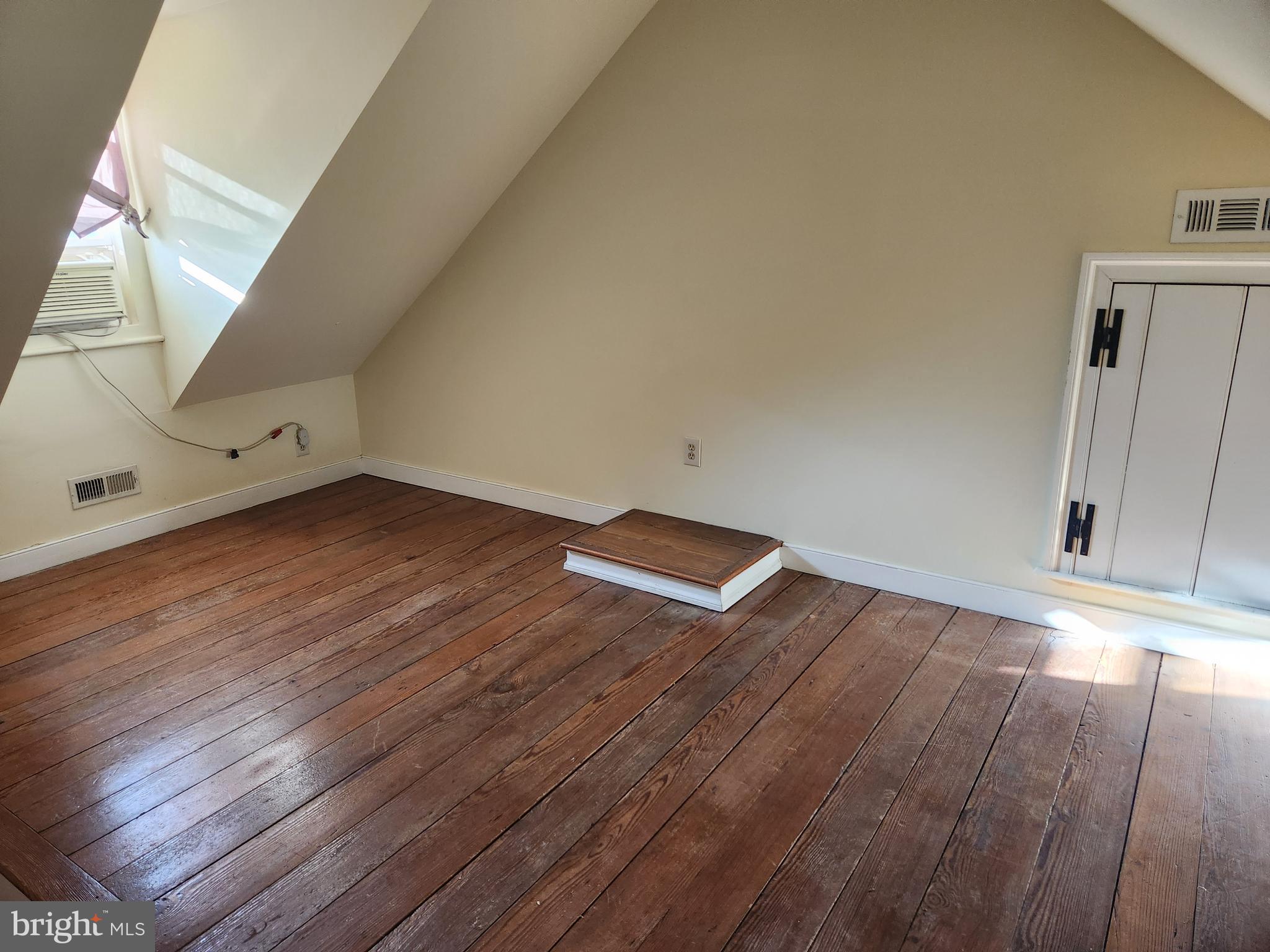 HISTORIC DISTRICT - Residential Lease