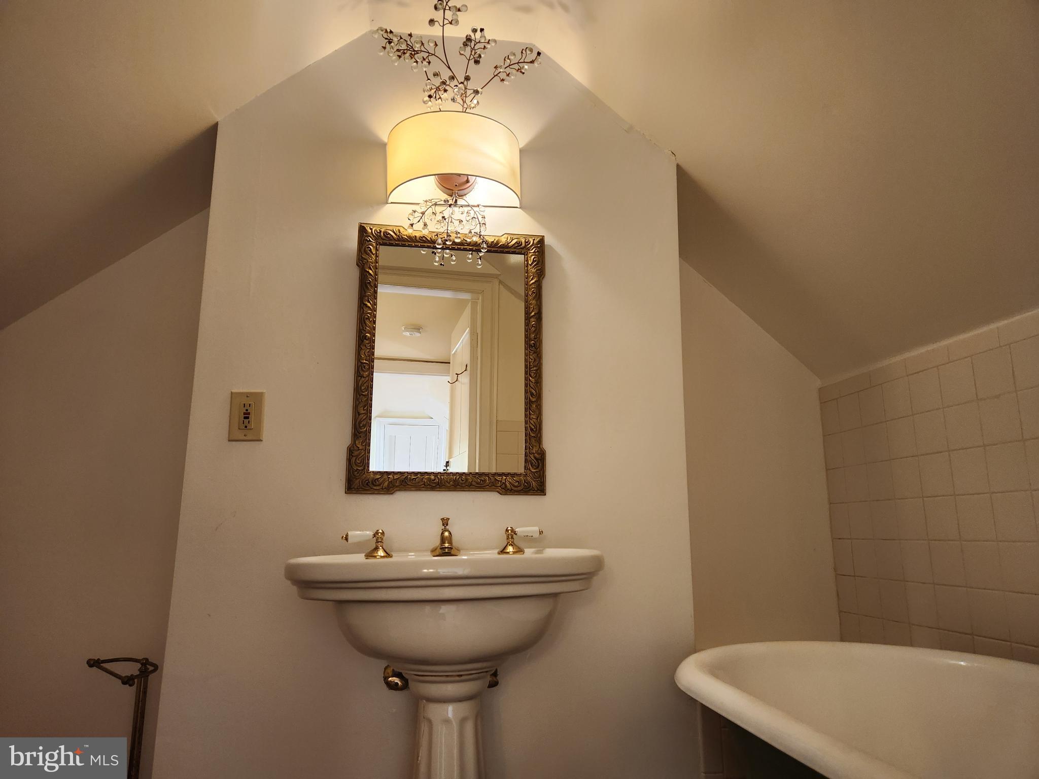 HISTORIC DISTRICT - Residential Lease