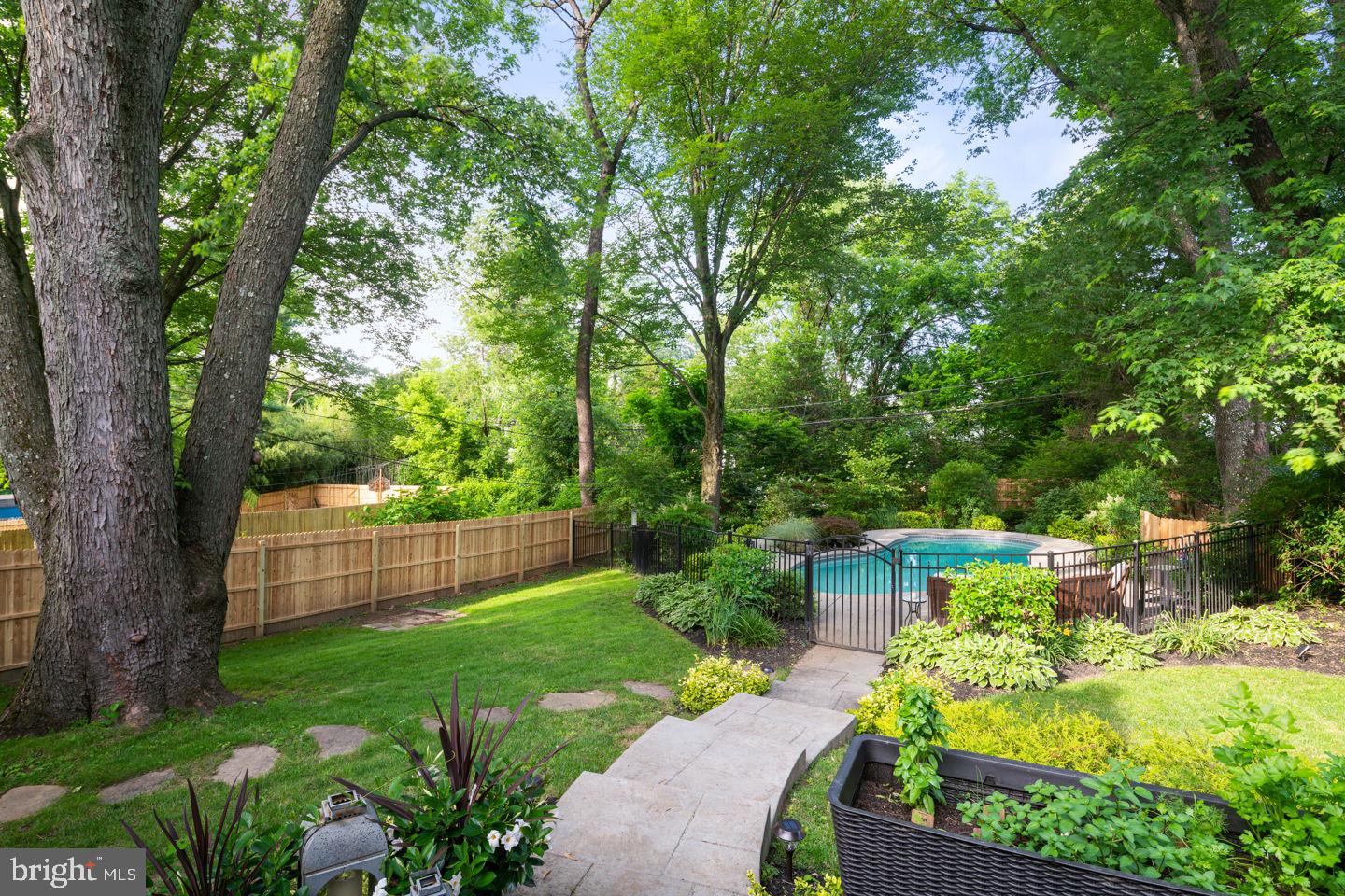 COLLEGE PARK - Residential