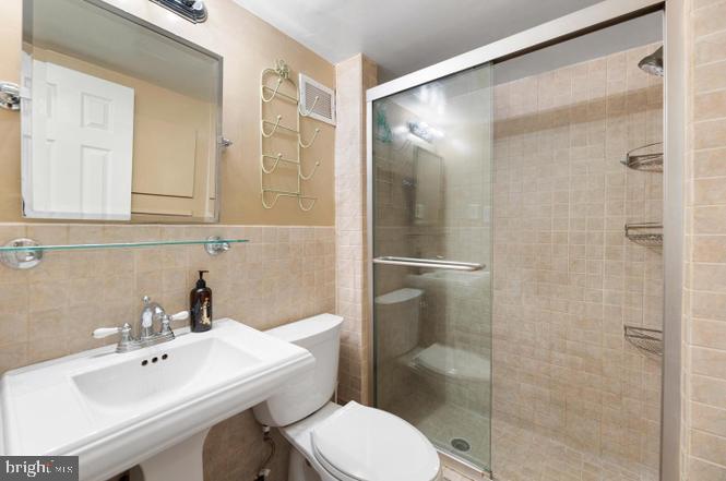 ANNANDALE - Residential Lease