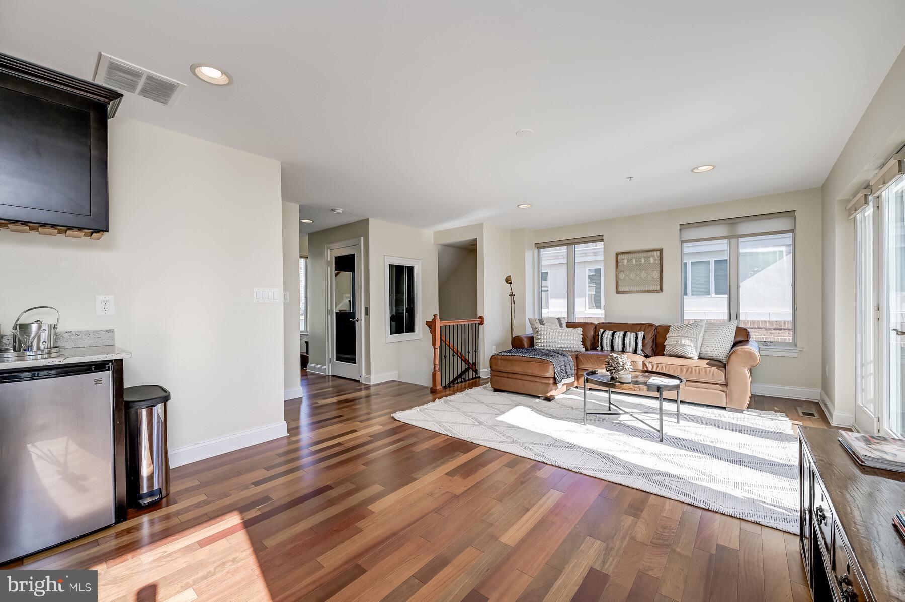 PIER HOMES AT HARBORVIEW - Residential Lease