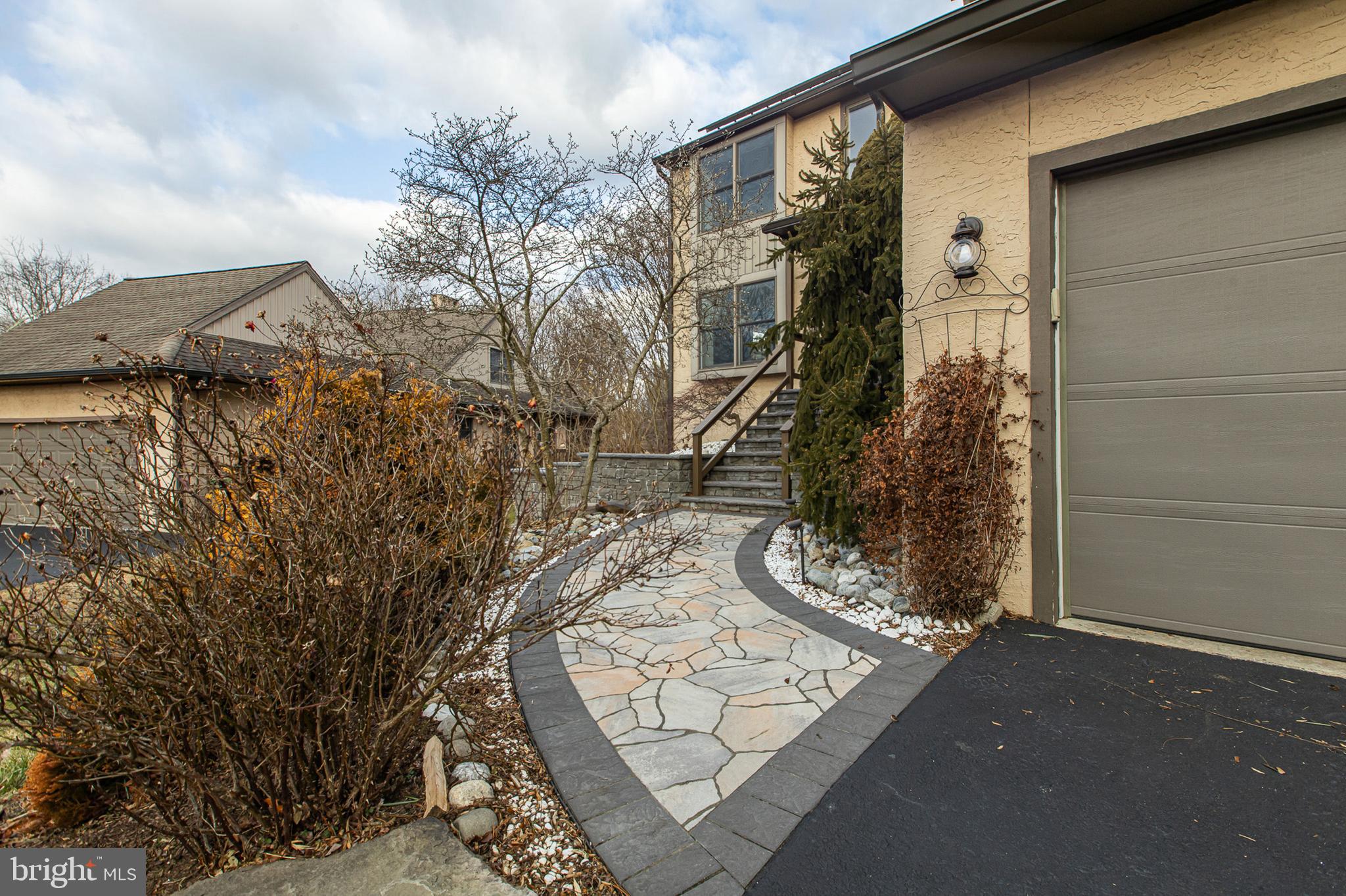 114 W CARDIFF COURT W