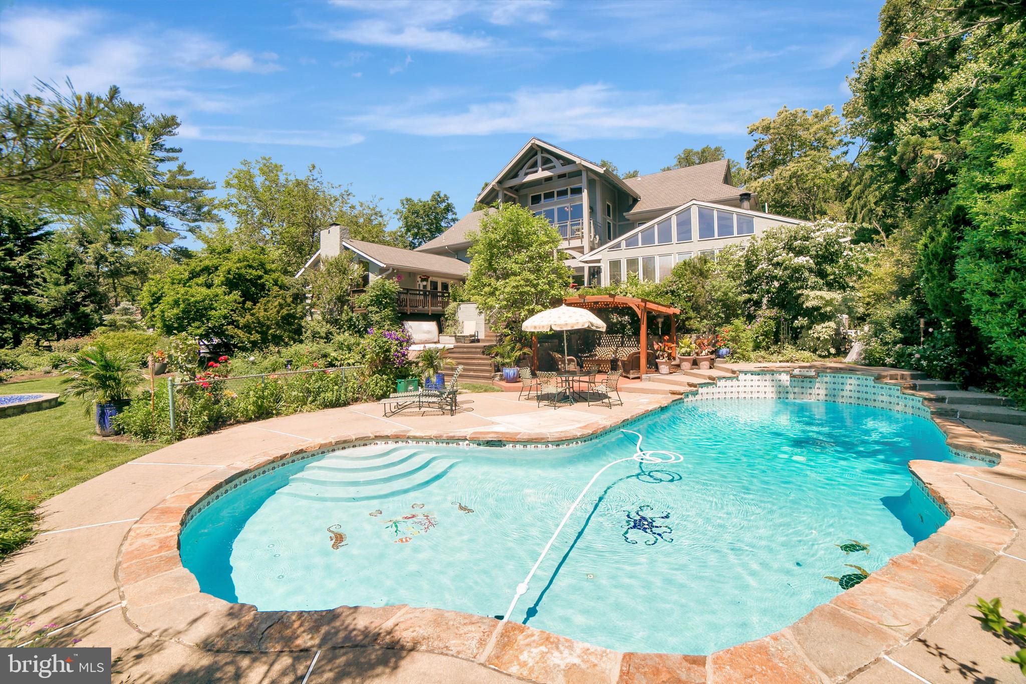 MEADOWBROOK - Residential