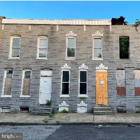 CALLING ALL INVESTORS! PRICED TO SELL, NOT AN AUCATION! CAN CLOSE QUICKLY!