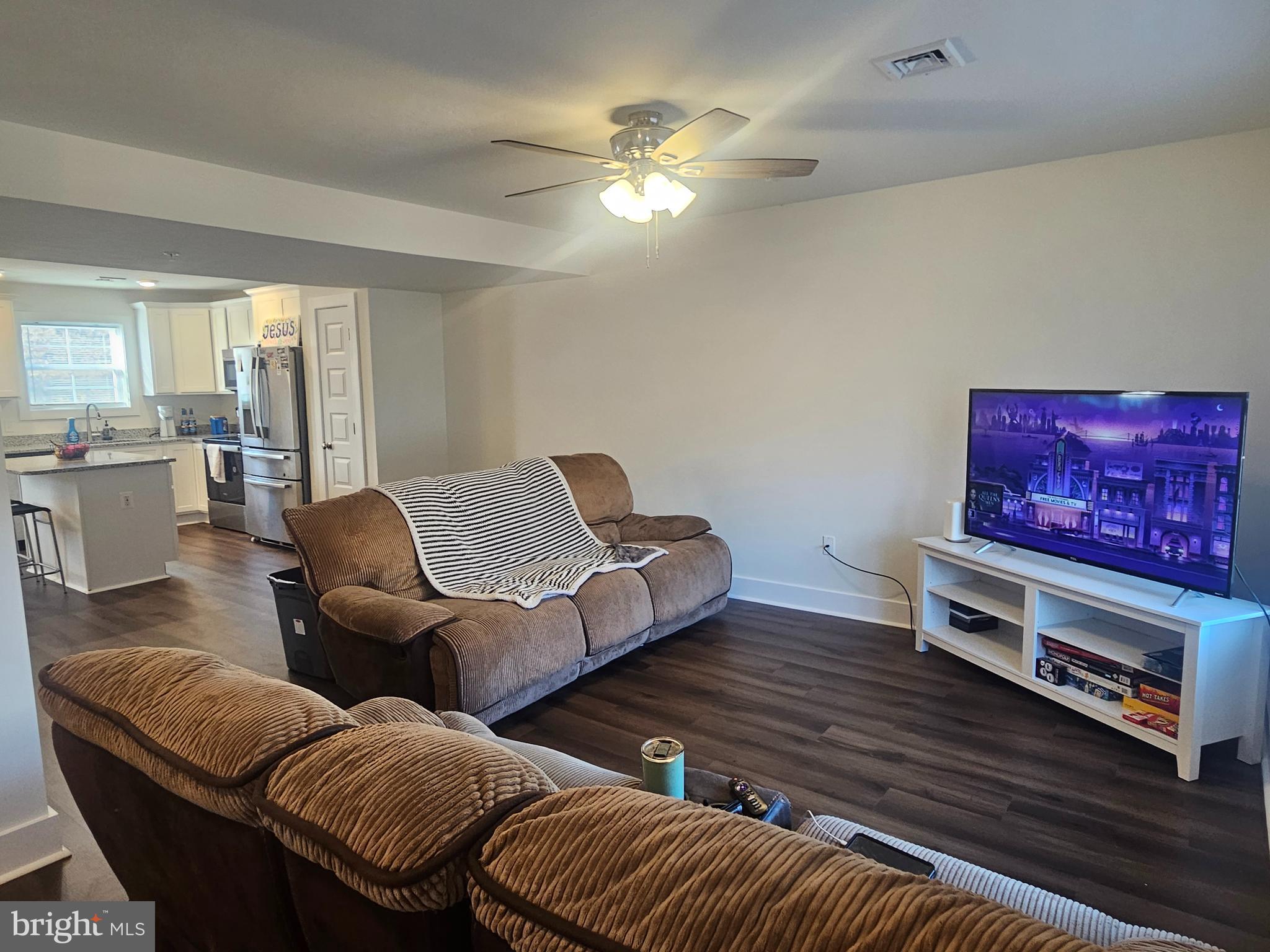 FARMSPRING ESTATES - Residential Lease