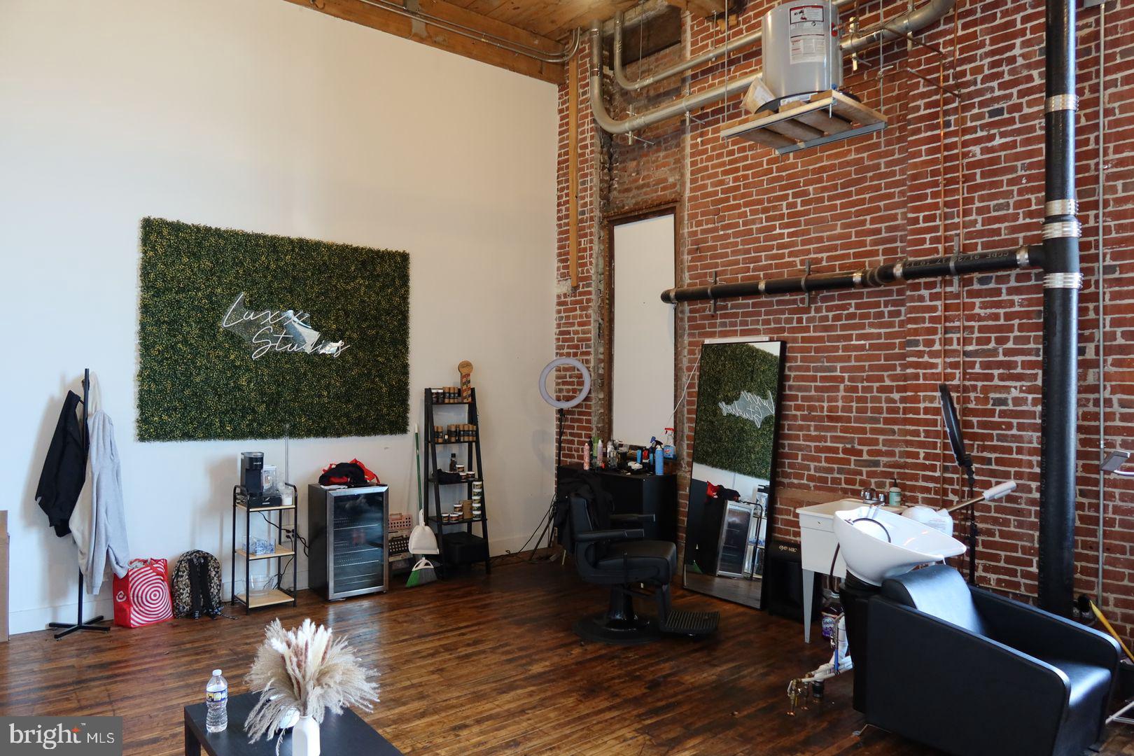 Discover the perfect workspace with this beautiful studio, designed for office use. Located in the heart of Jasper Studios, this unit is filled with natural light, has stunning hardwood floors, and is equipped with AC and electric heating for year-round comfort. This space is ready for immediate occupancy and offers an inspiring atmosphere to boost productivity. Ideal for businesses looking for a comfortable, professional setting. Don't miss out on this fantastic opportunity!
