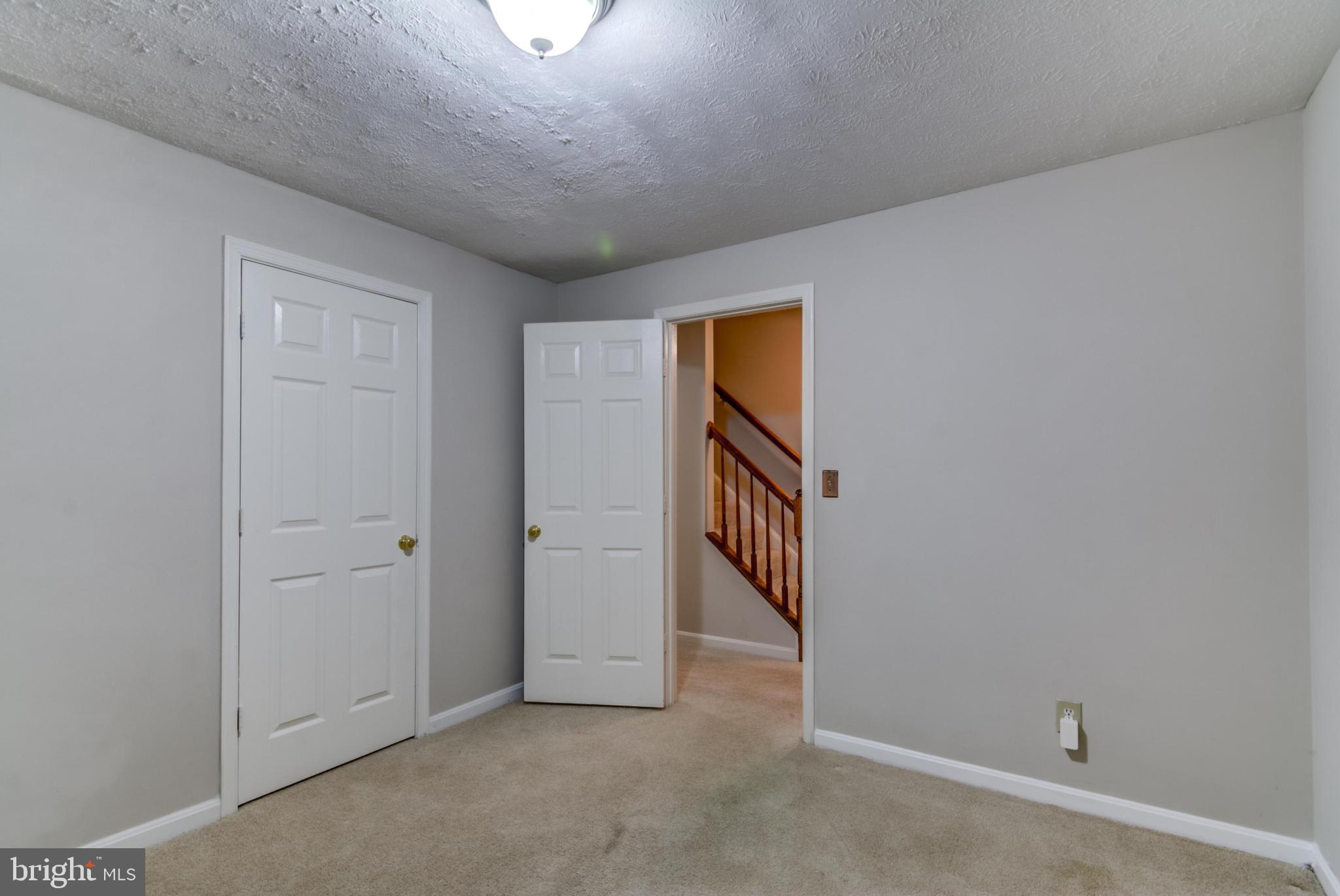 HAMPTON OAKS - Residential Lease