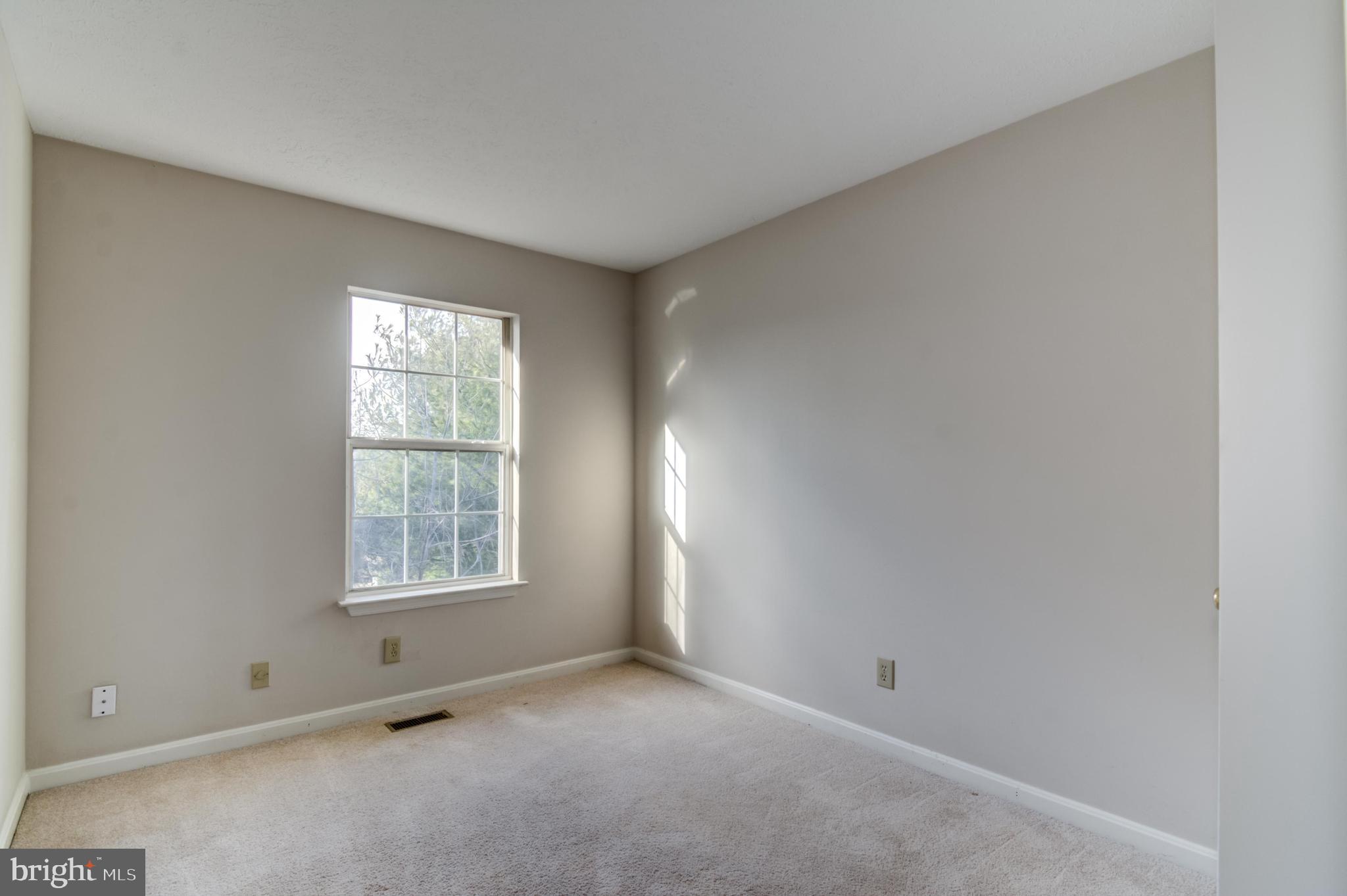 HAMPTON OAKS - Residential Lease