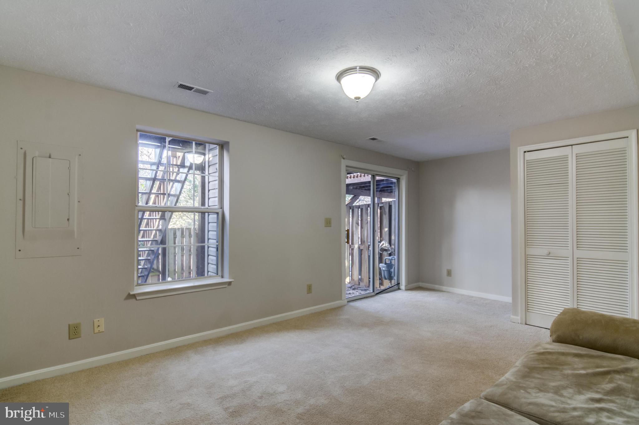 HAMPTON OAKS - Residential Lease