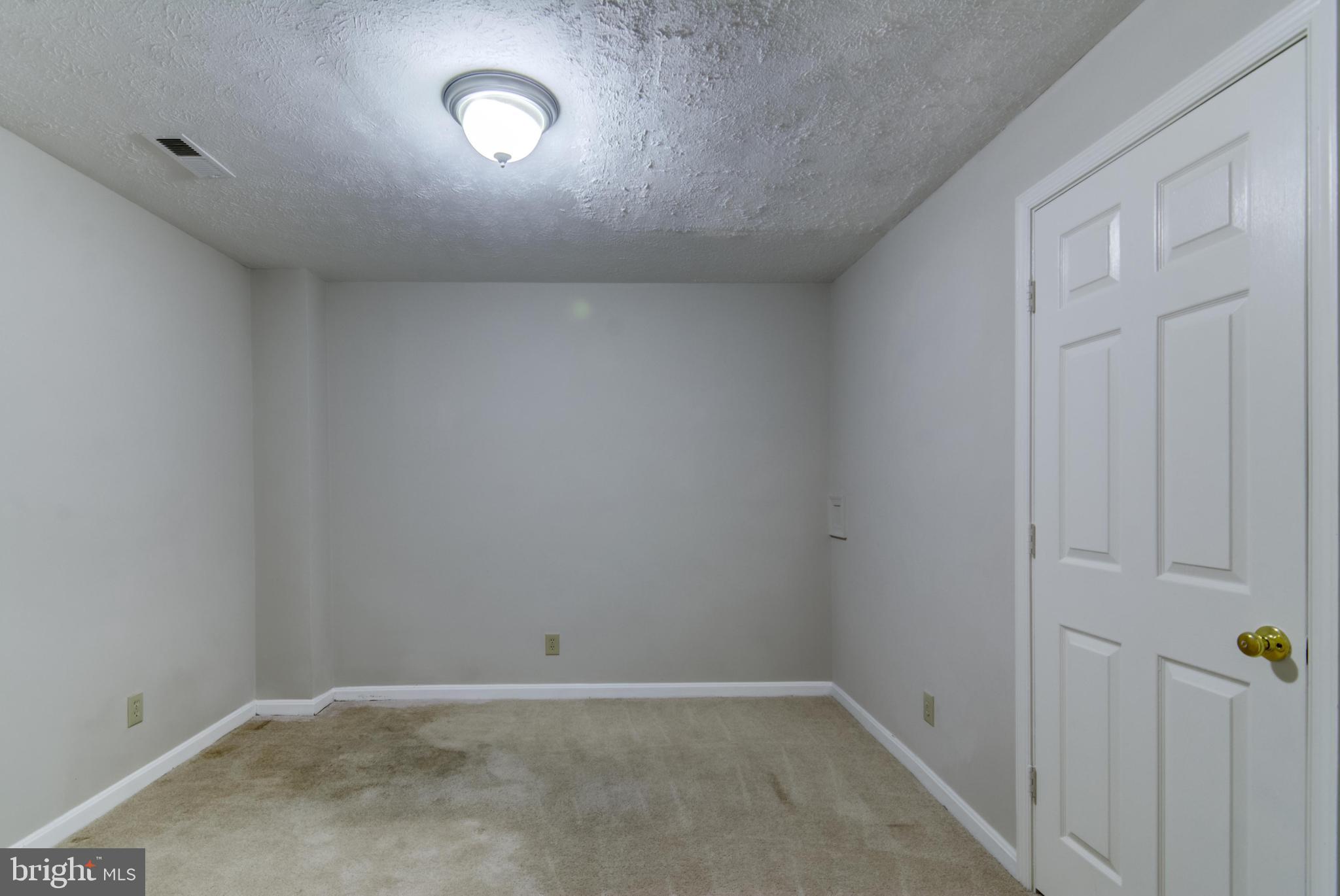 HAMPTON OAKS - Residential Lease