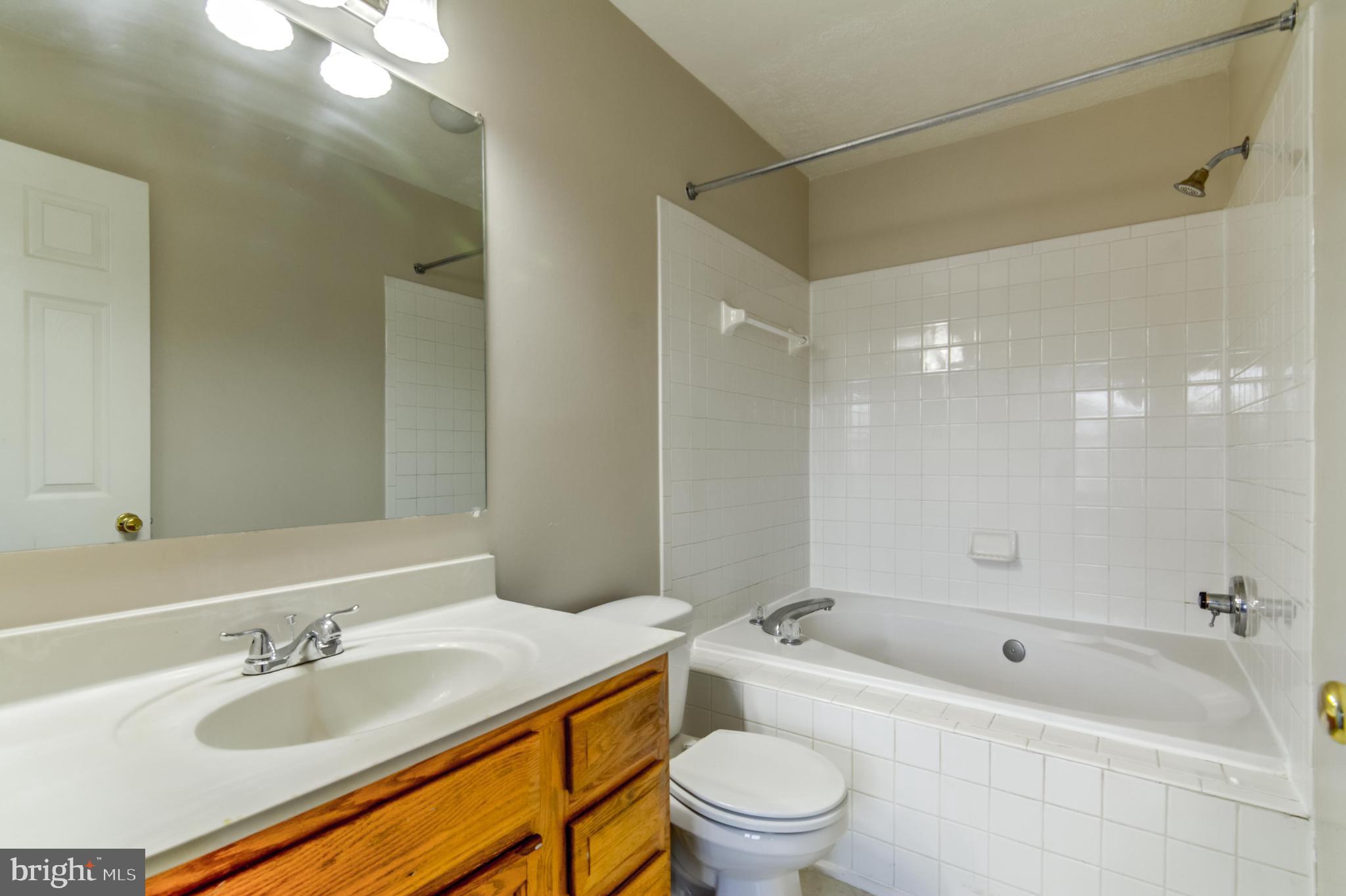 HAMPTON OAKS - Residential Lease