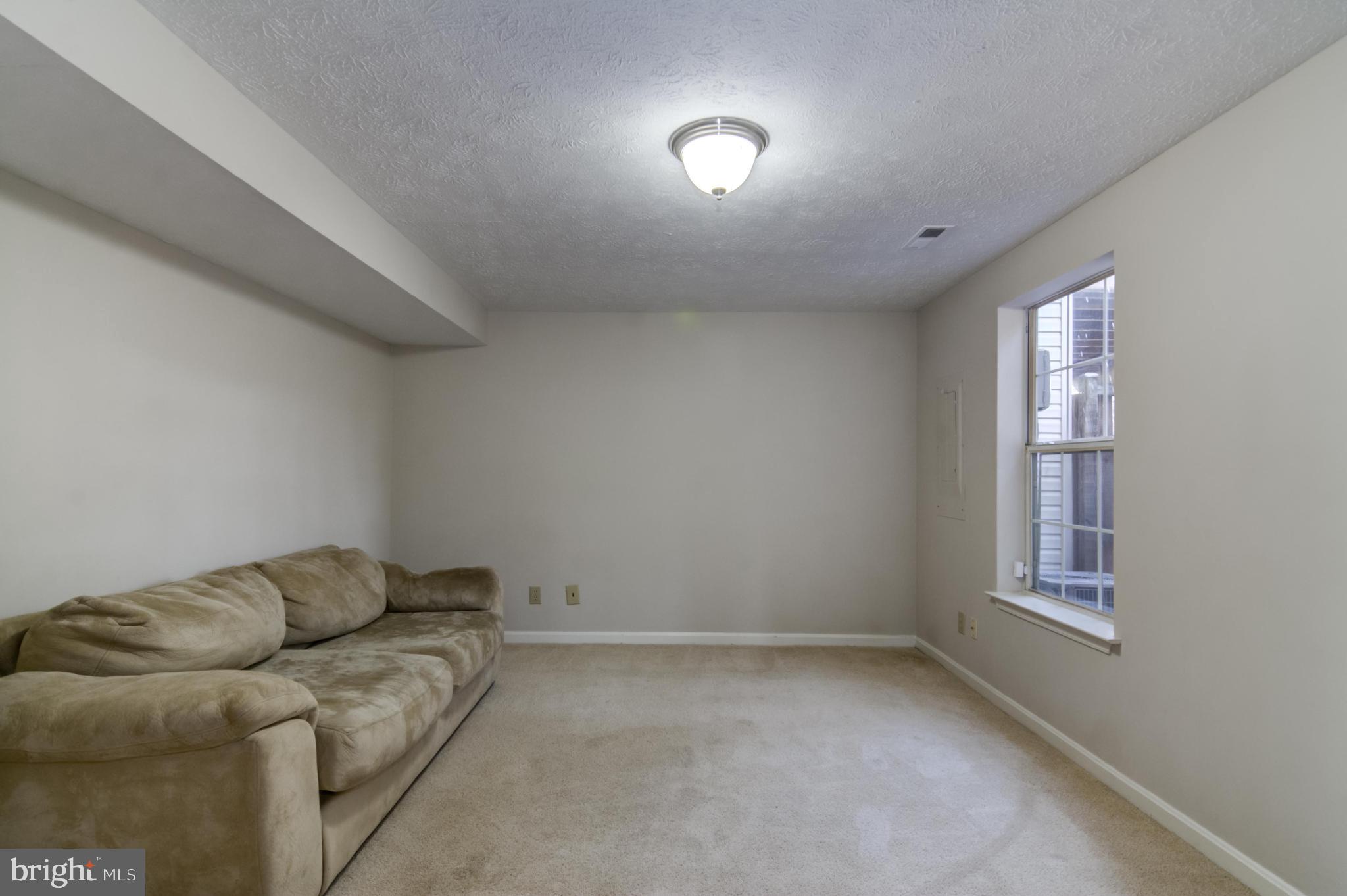 HAMPTON OAKS - Residential Lease