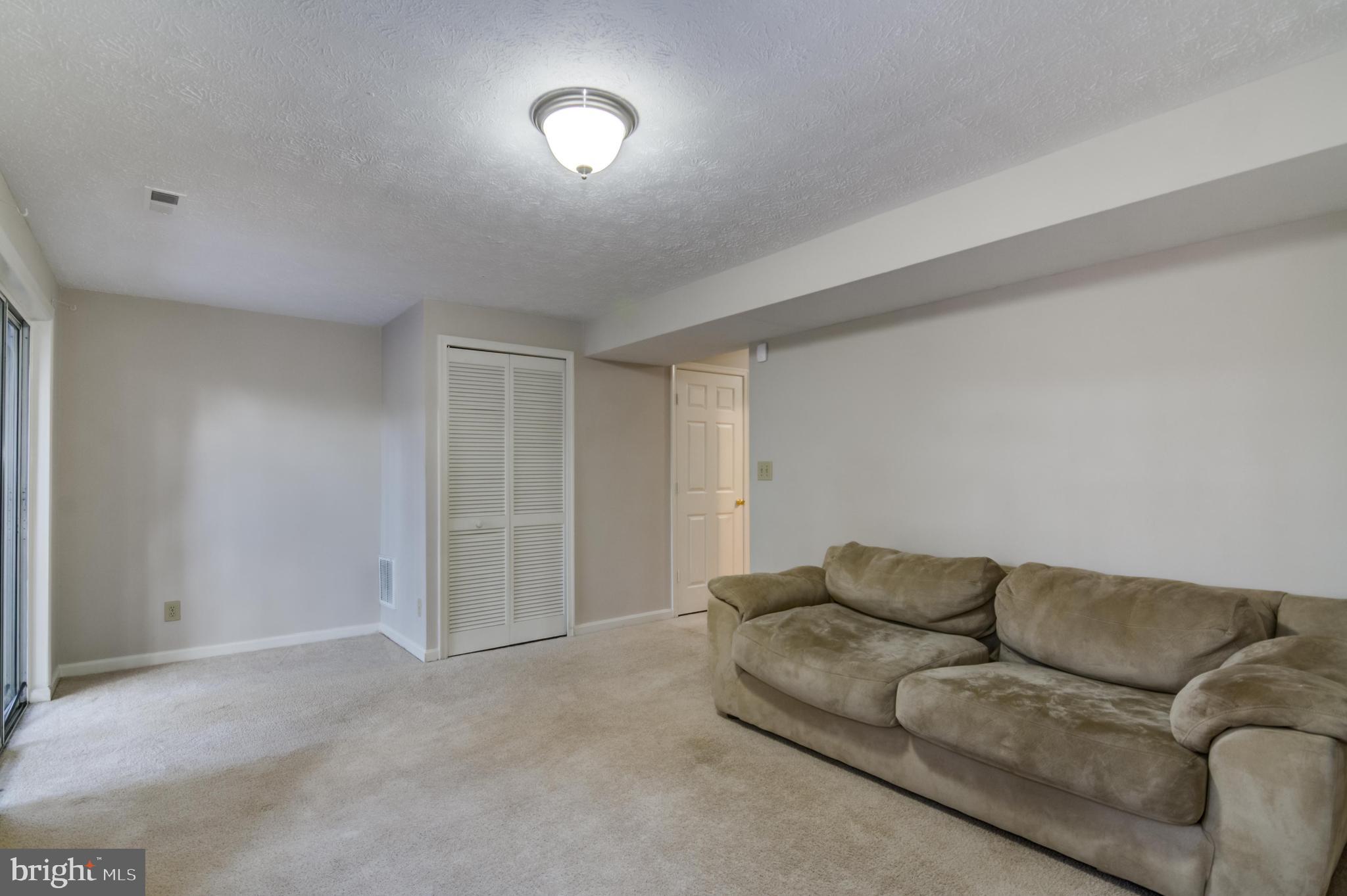 HAMPTON OAKS - Residential Lease