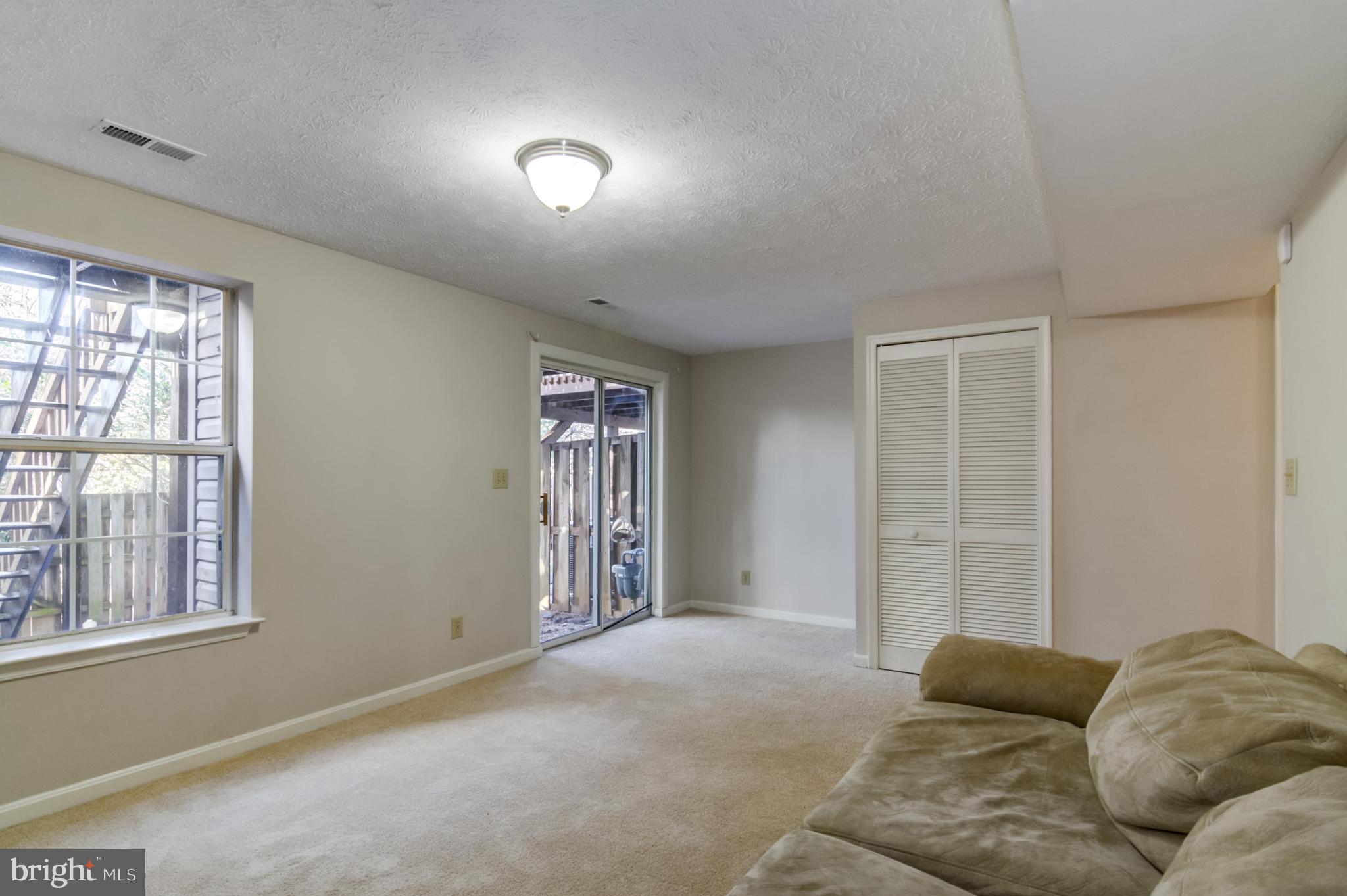 HAMPTON OAKS - Residential Lease