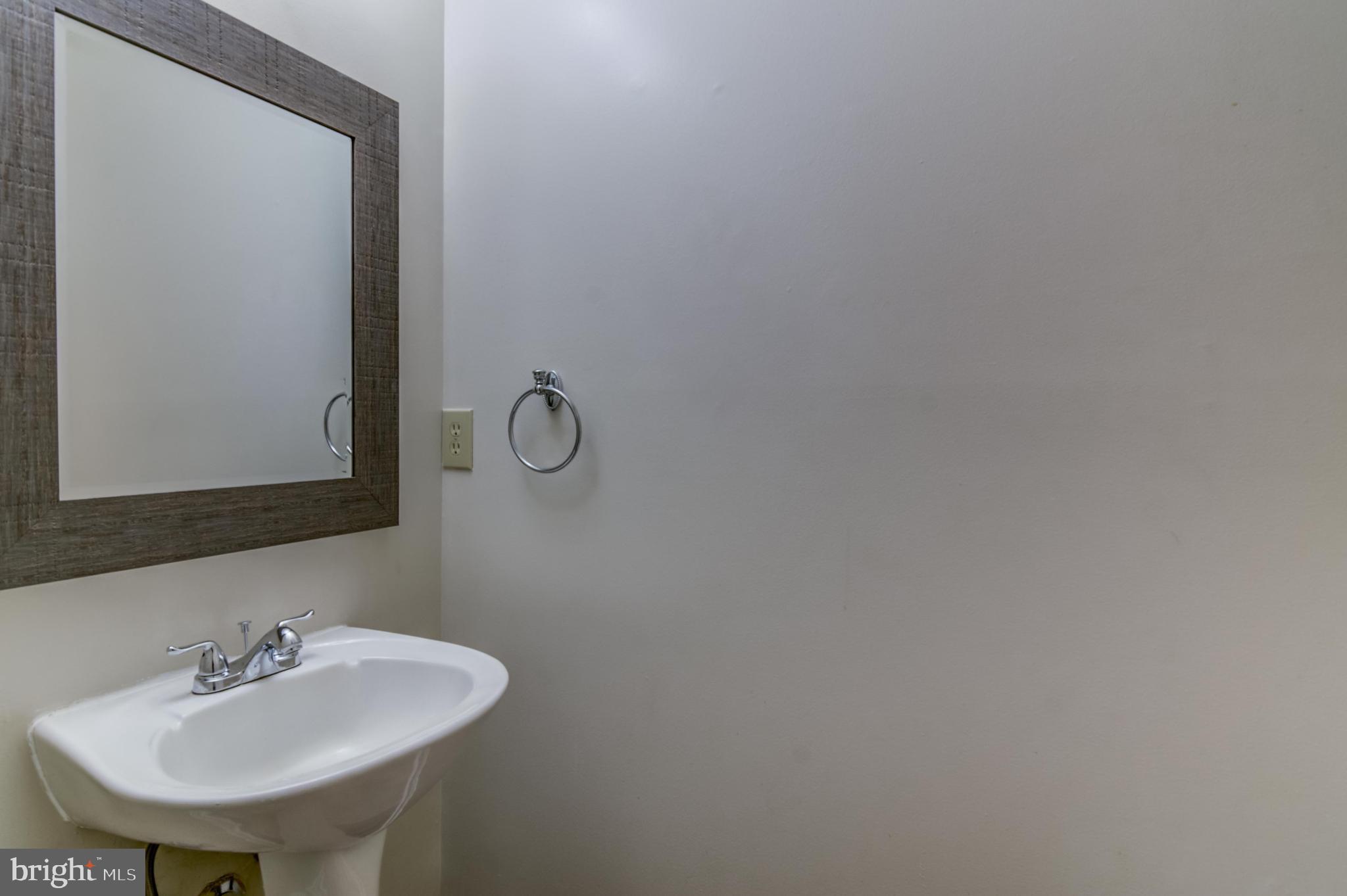 HAMPTON OAKS - Residential Lease