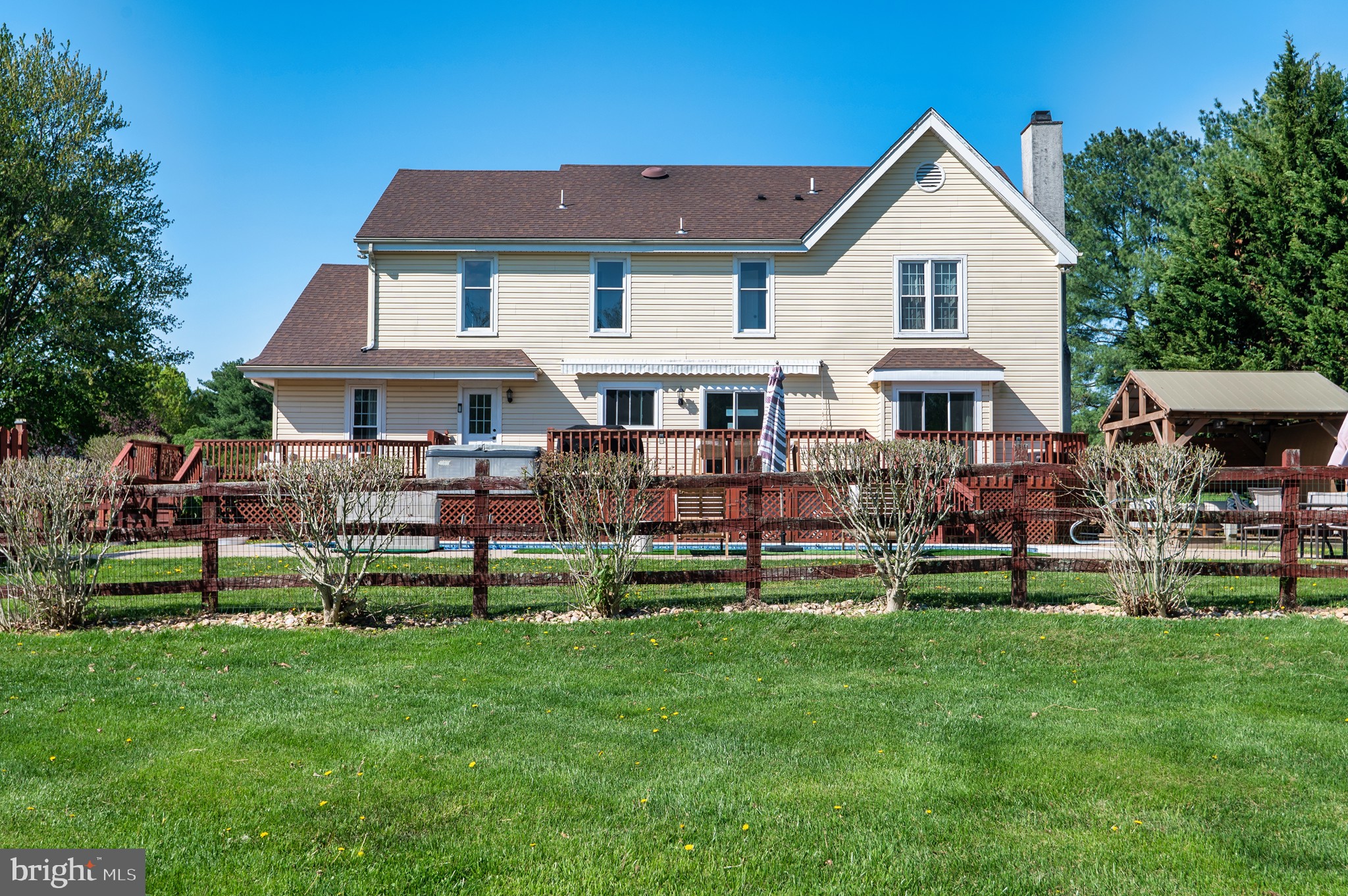 MEADOW WOODS - Residential