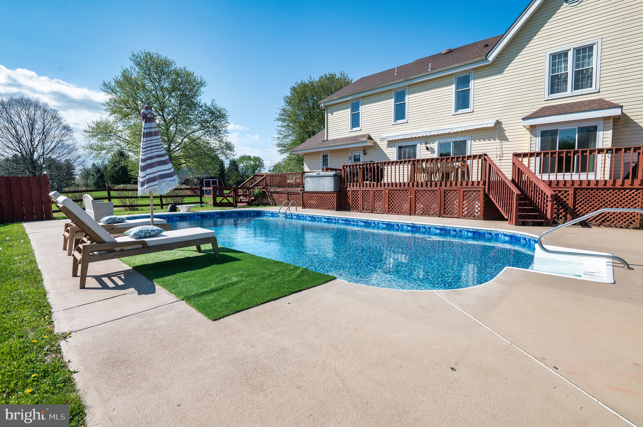 MEADOW WOODS - Residential