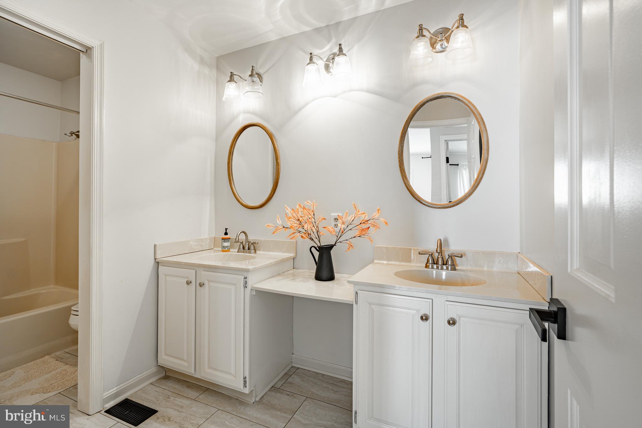 MEADOW WOODS - Residential