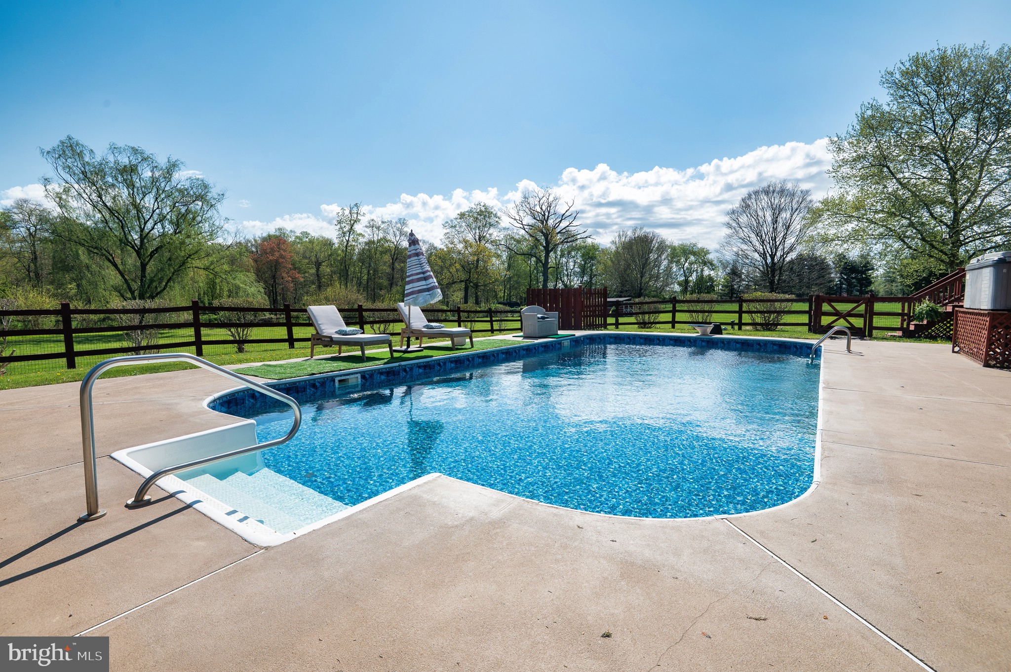 MEADOW WOODS - Residential