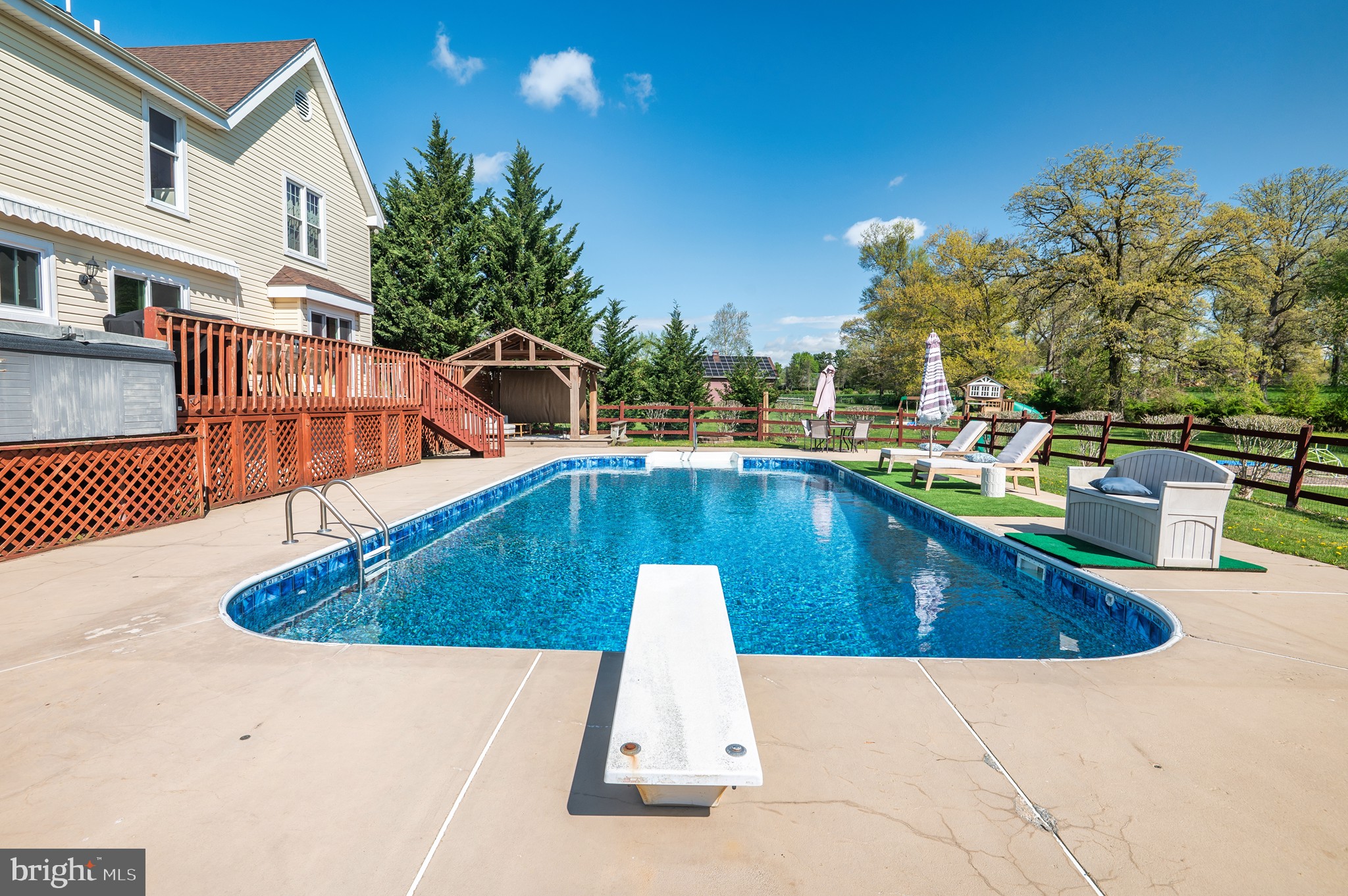 MEADOW WOODS - Residential