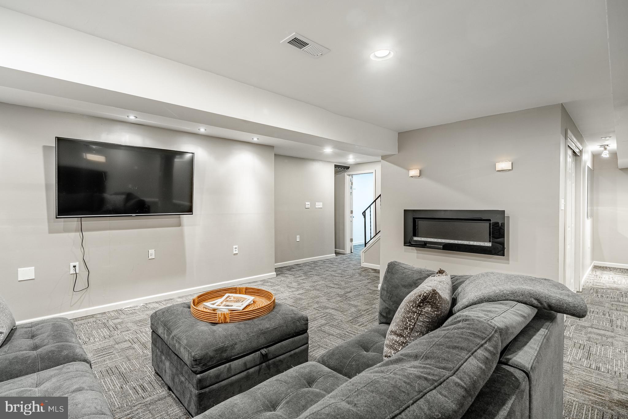 MEADOW WOODS - Residential