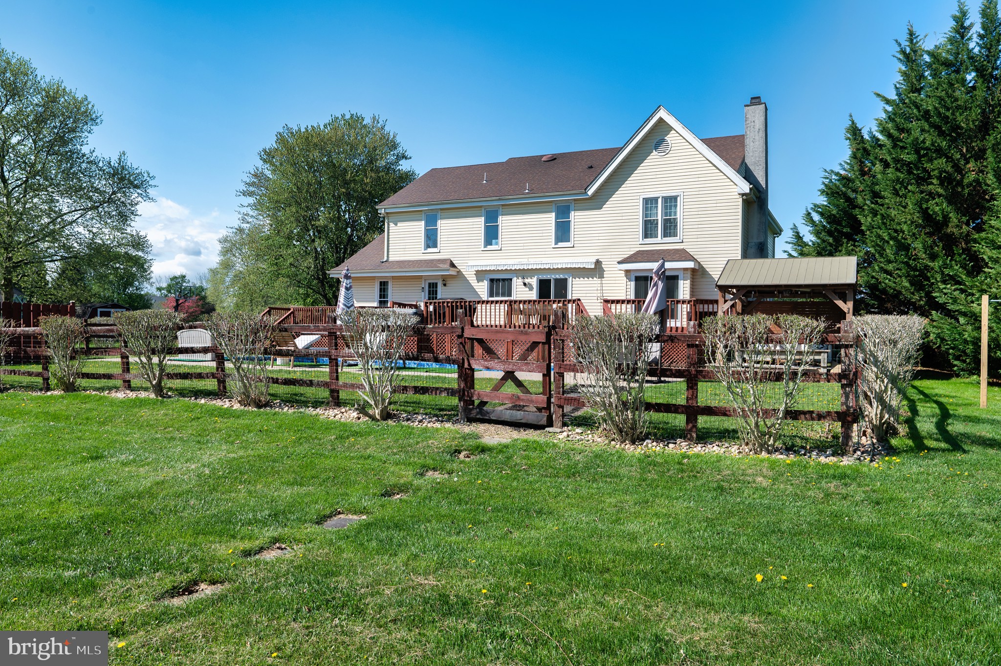 MEADOW WOODS - Residential