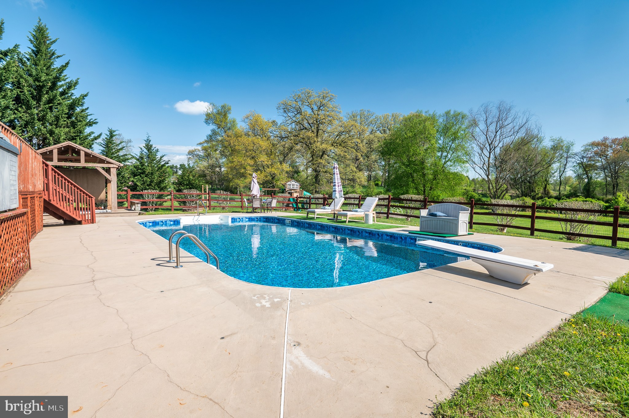 MEADOW WOODS - Residential