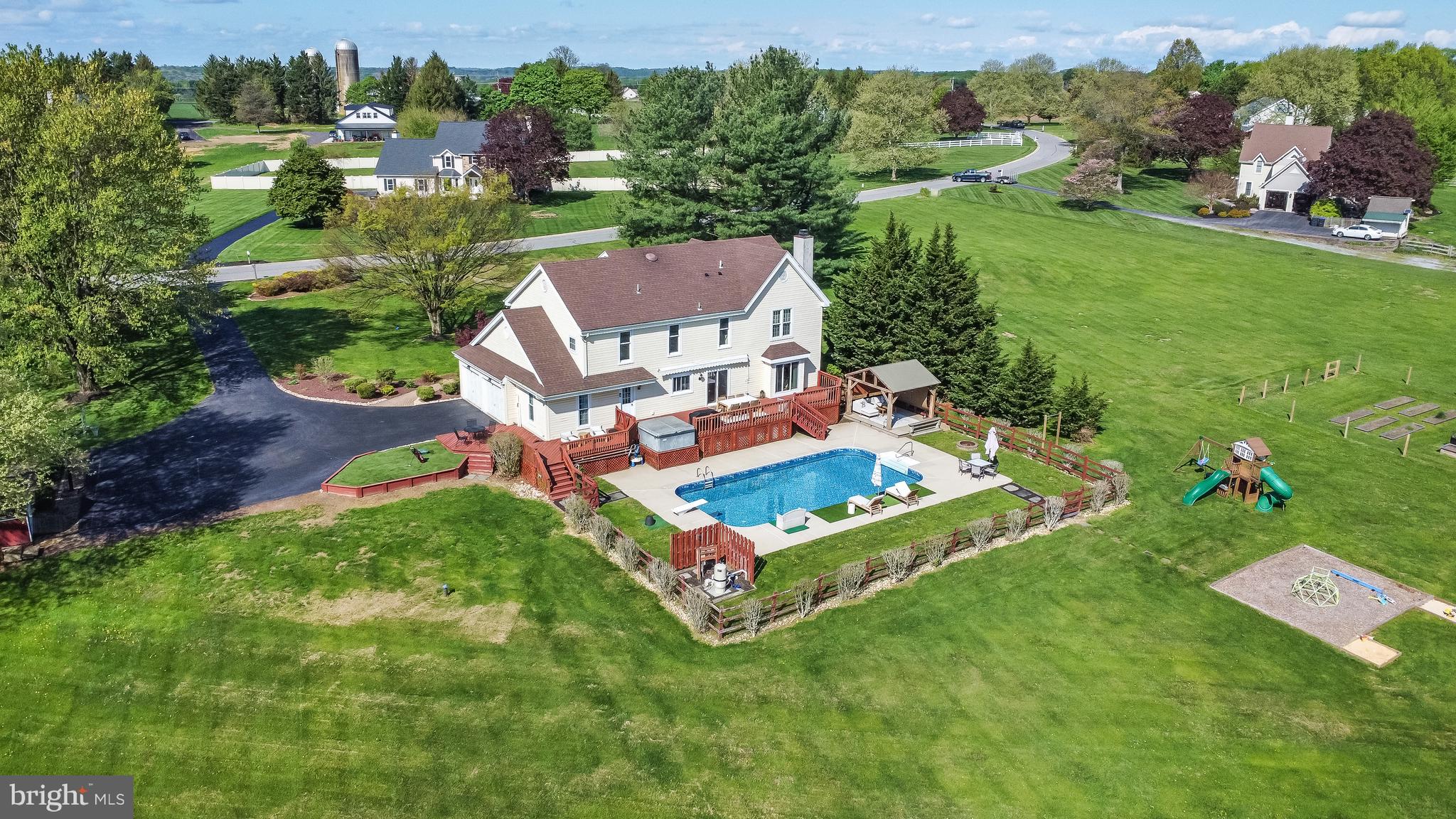 MEADOW WOODS - Residential