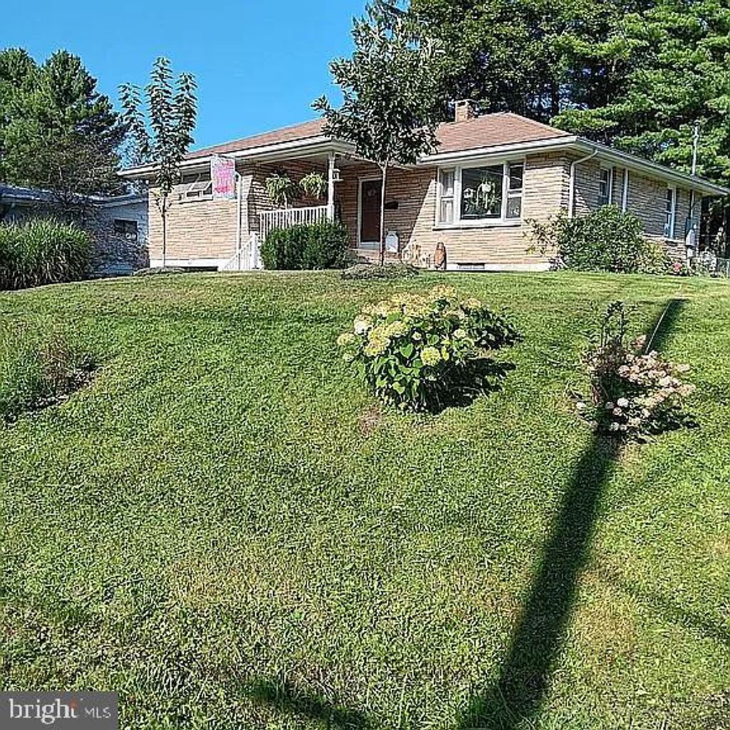 Photo of 127 S Oakhall Drive, OAKLAND, MD 21550 (MLS # MDGA2010554)