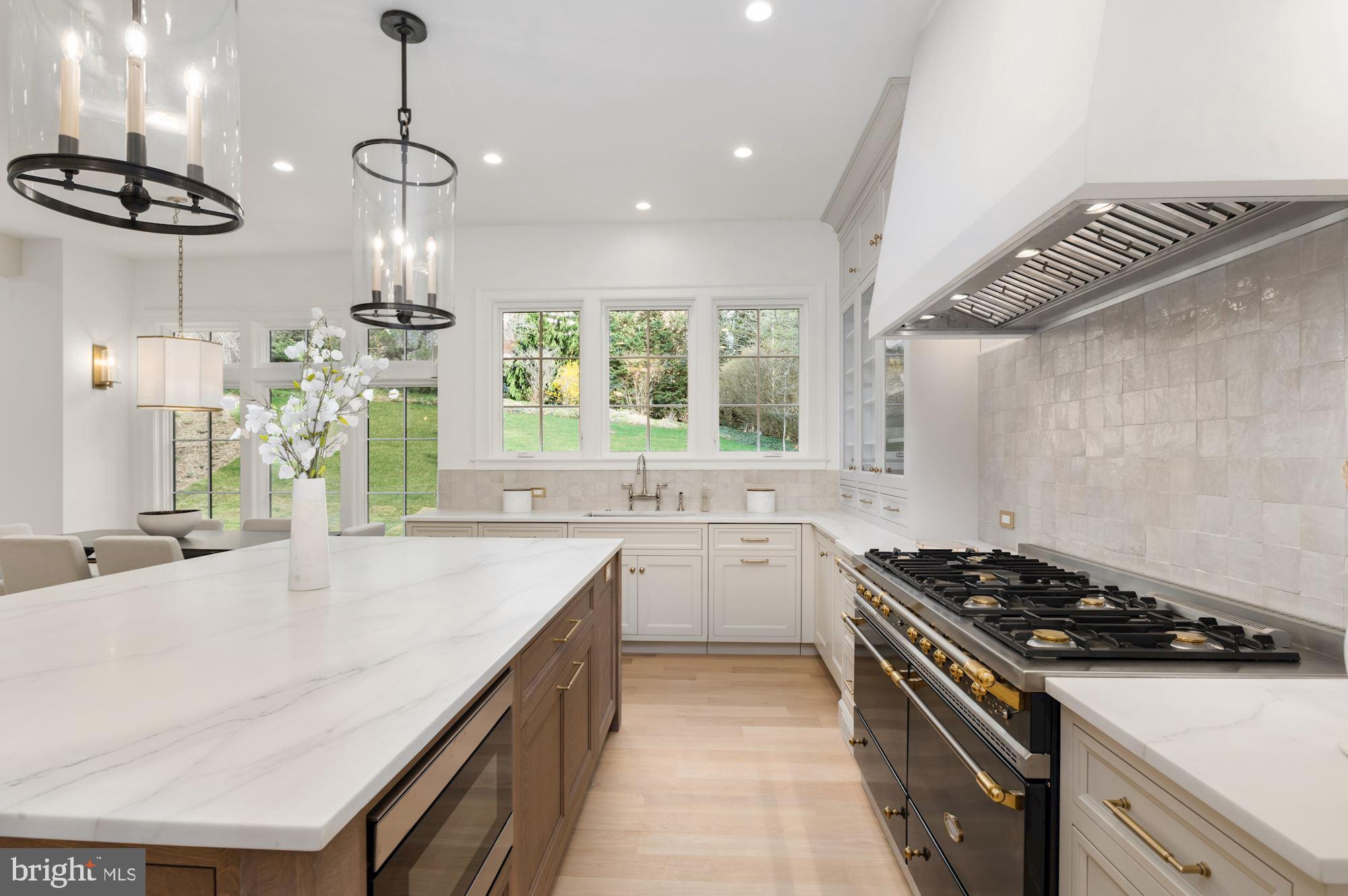 COUNTRY CLUB HILLS - Residential