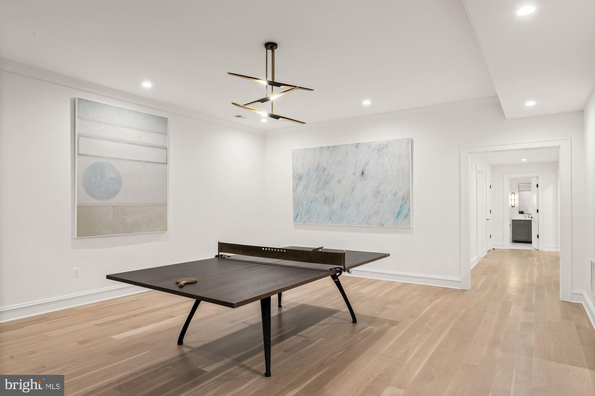 COUNTRY CLUB HILLS - Residential