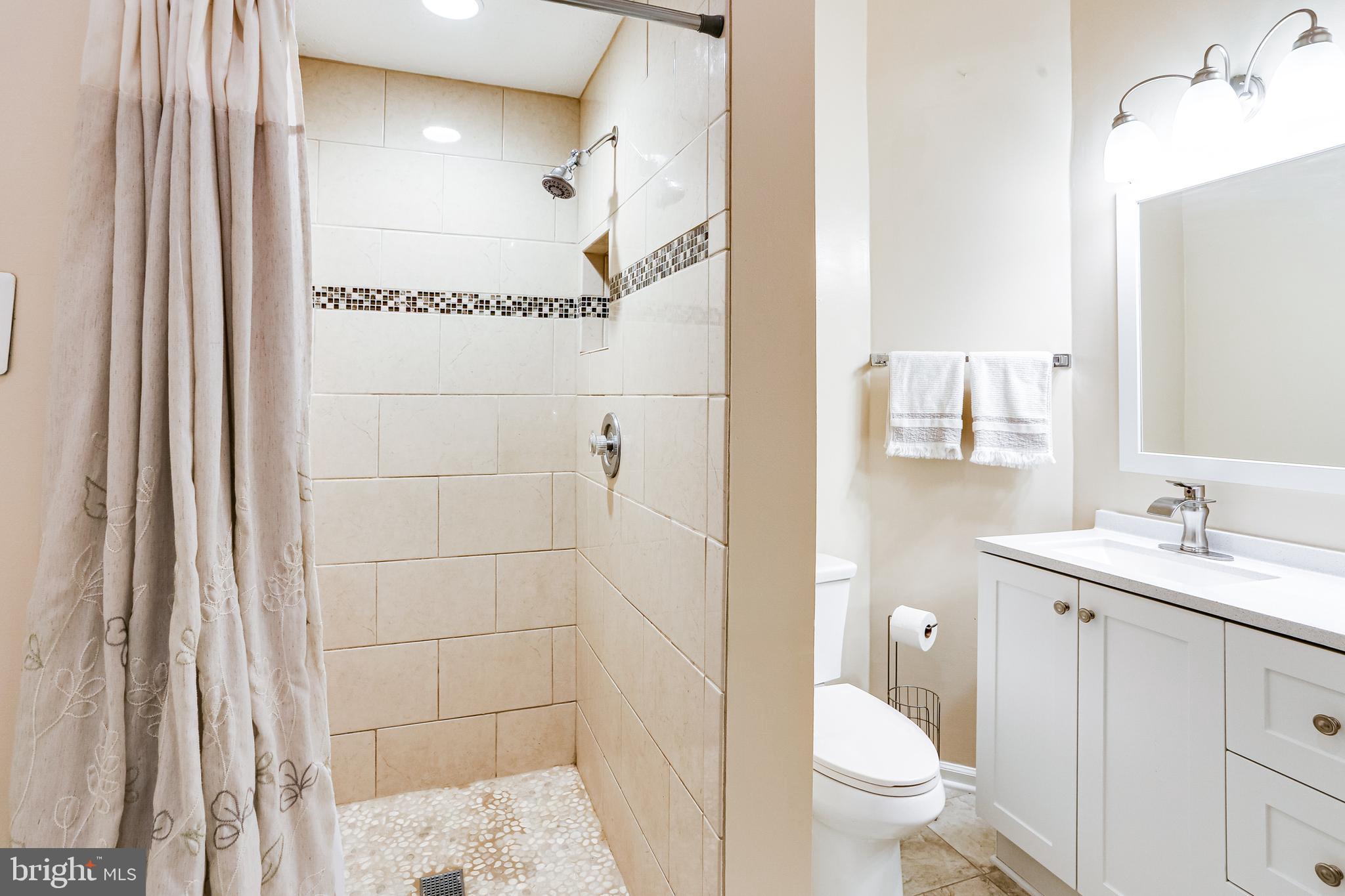 WATERS EDGE AT NORTH LAKE - Residential