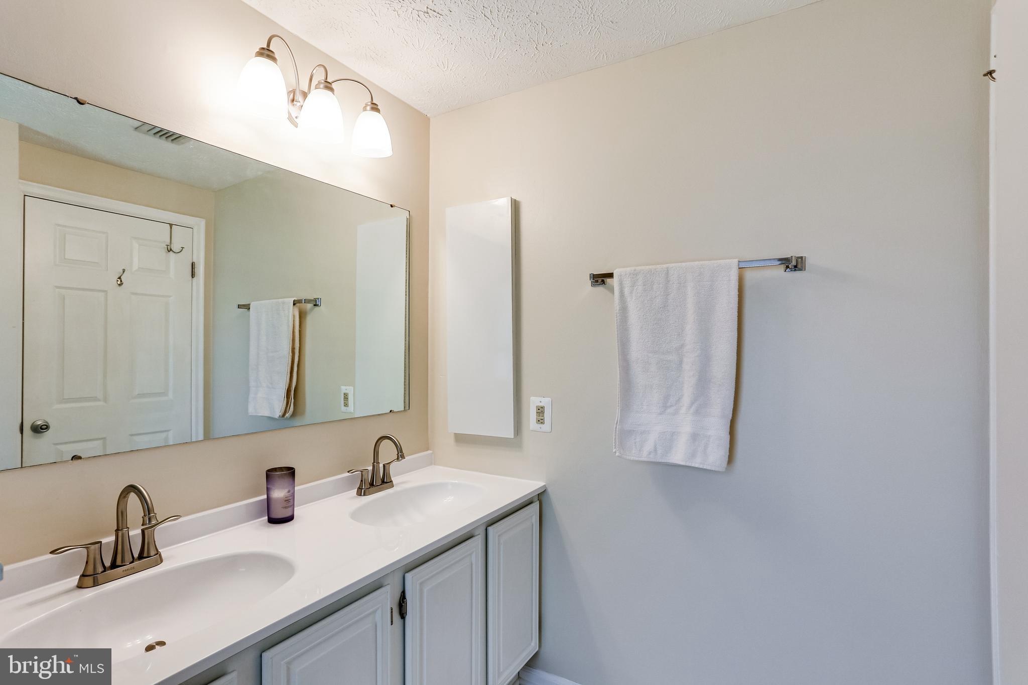 WATERS EDGE AT NORTH LAKE - Residential