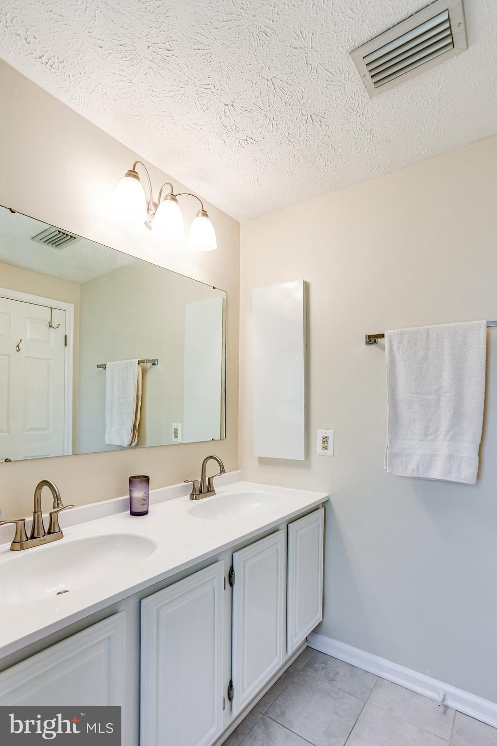 WATERS EDGE AT NORTH LAKE - Residential