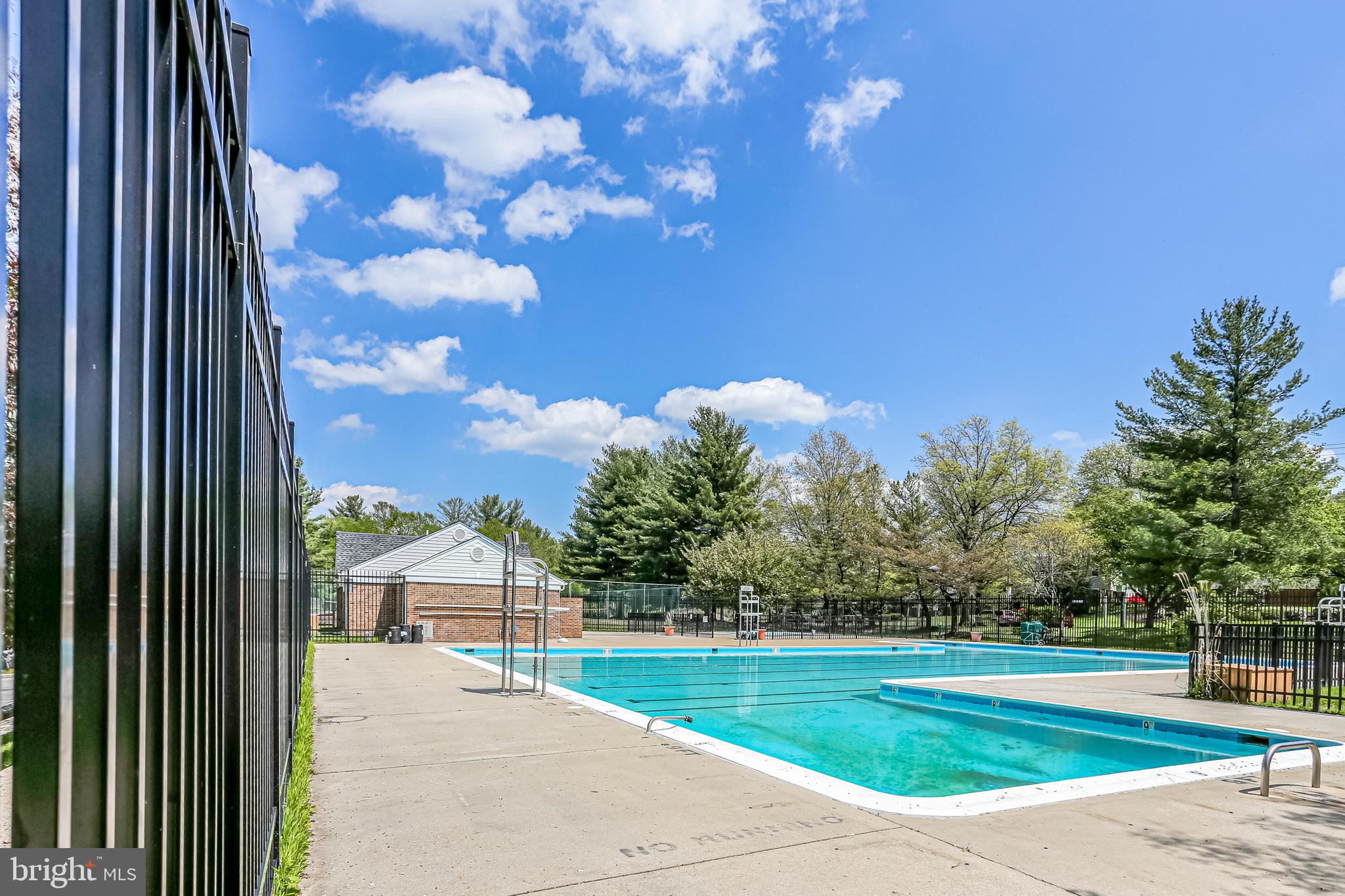 WATERS EDGE AT NORTH LAKE - Residential