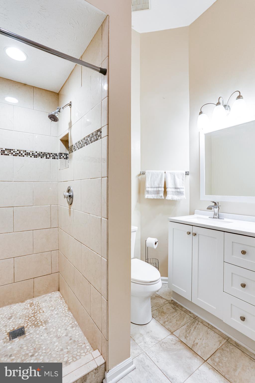 WATERS EDGE AT NORTH LAKE - Residential