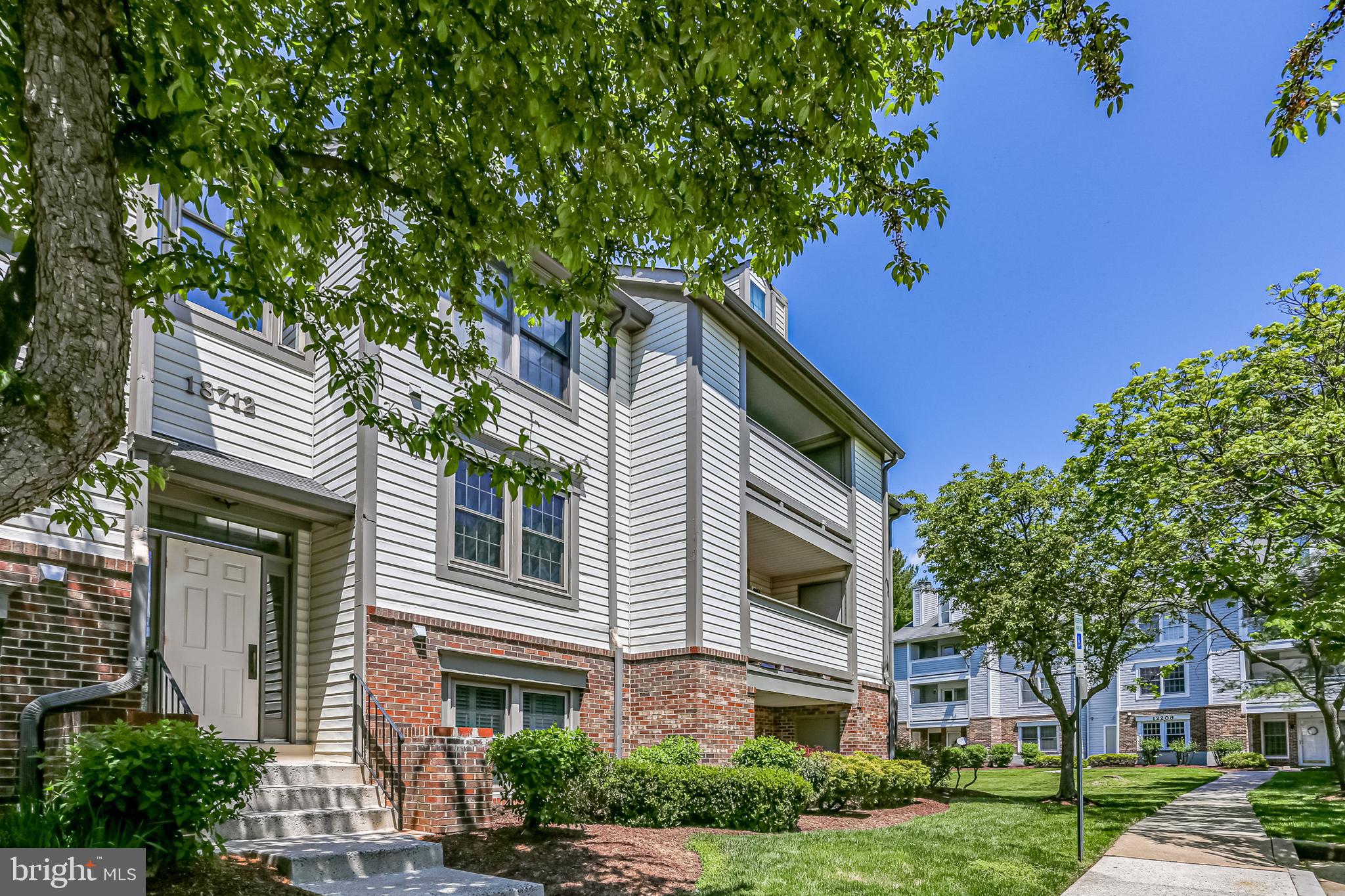 WATERS EDGE AT NORTH LAKE - Residential