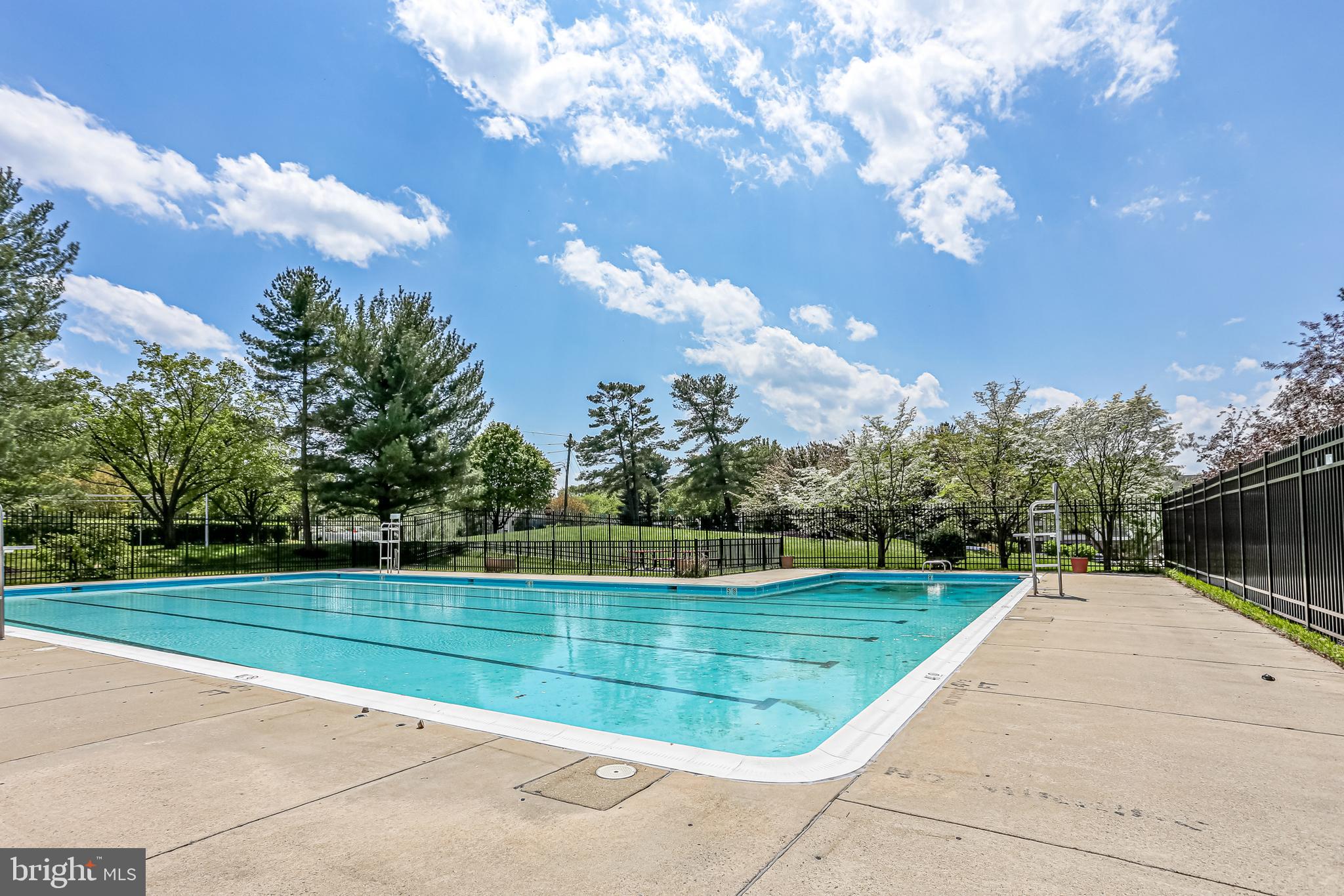 WATERS EDGE AT NORTH LAKE - Residential