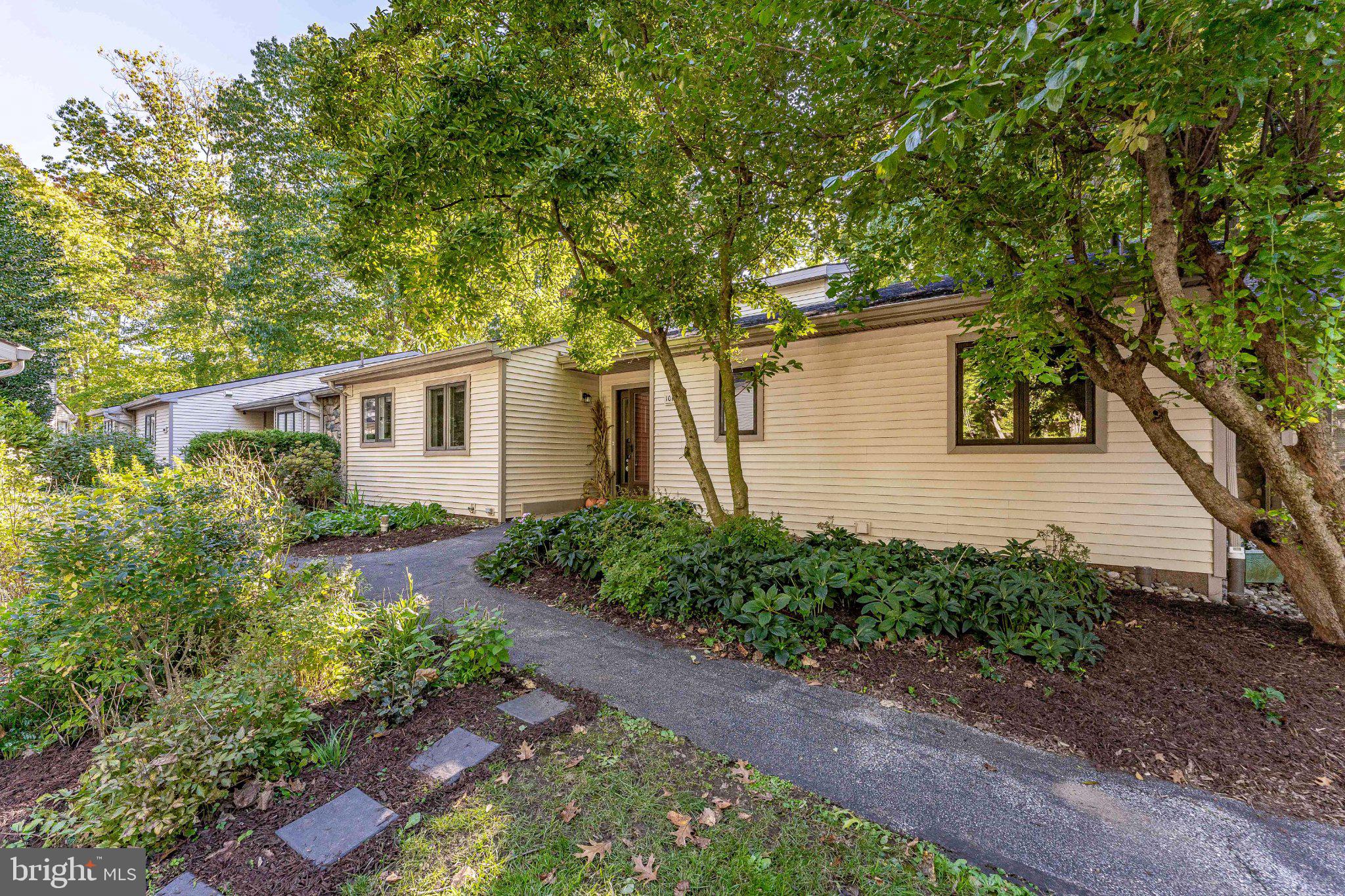 1017 KENNETT WAY