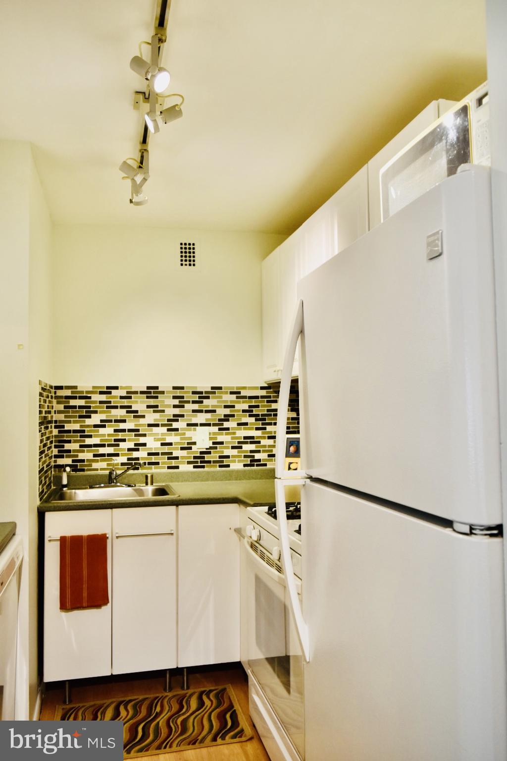 PAVILION ON THE PARK - Residential Lease