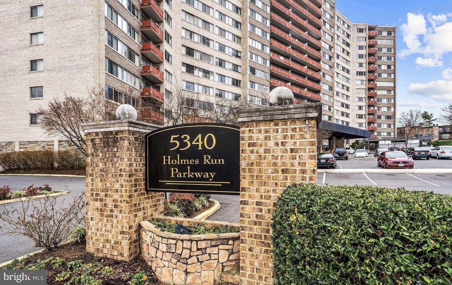 PAVILION ON THE PARK - Residential Lease