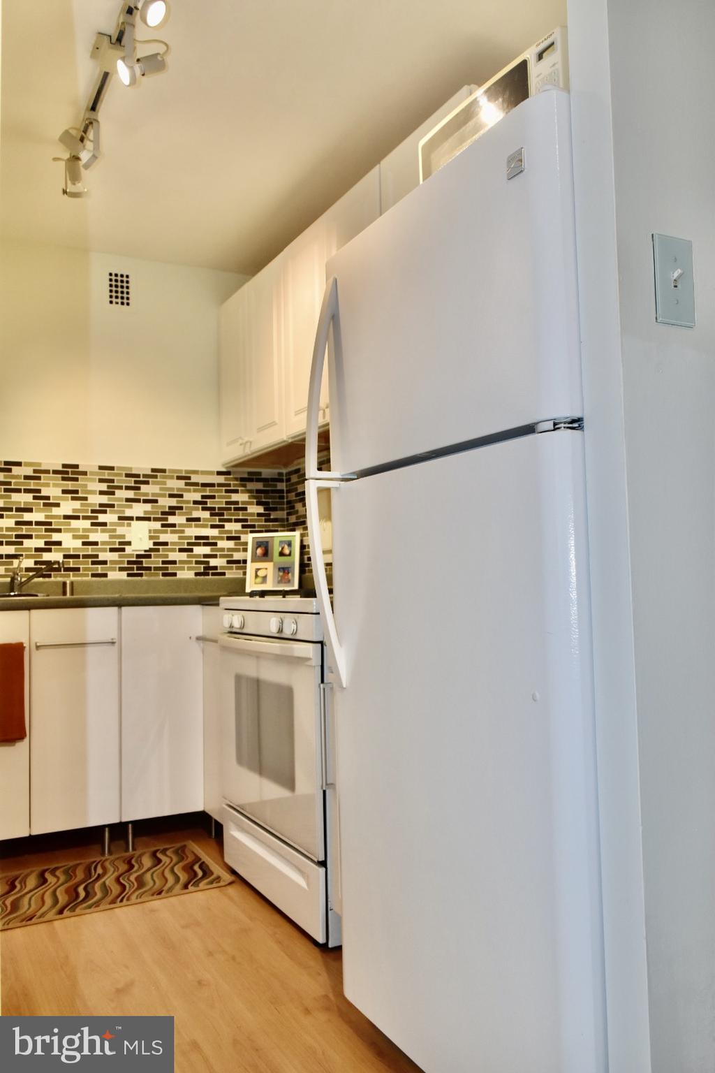 PAVILION ON THE PARK - Residential Lease