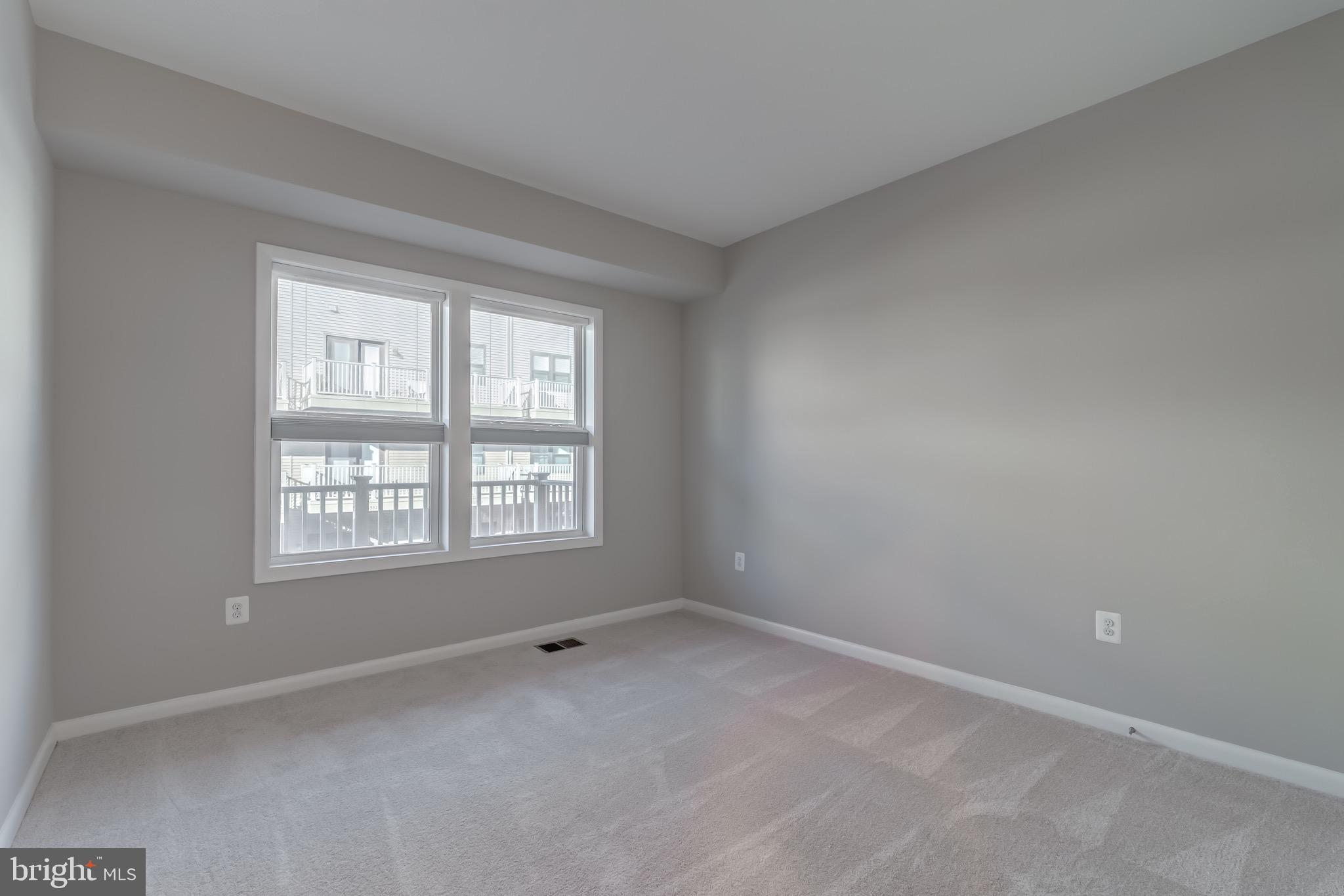 ONE LOUDOUN - Residential