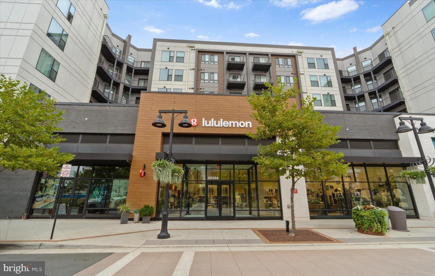 ONE LOUDOUN - Residential