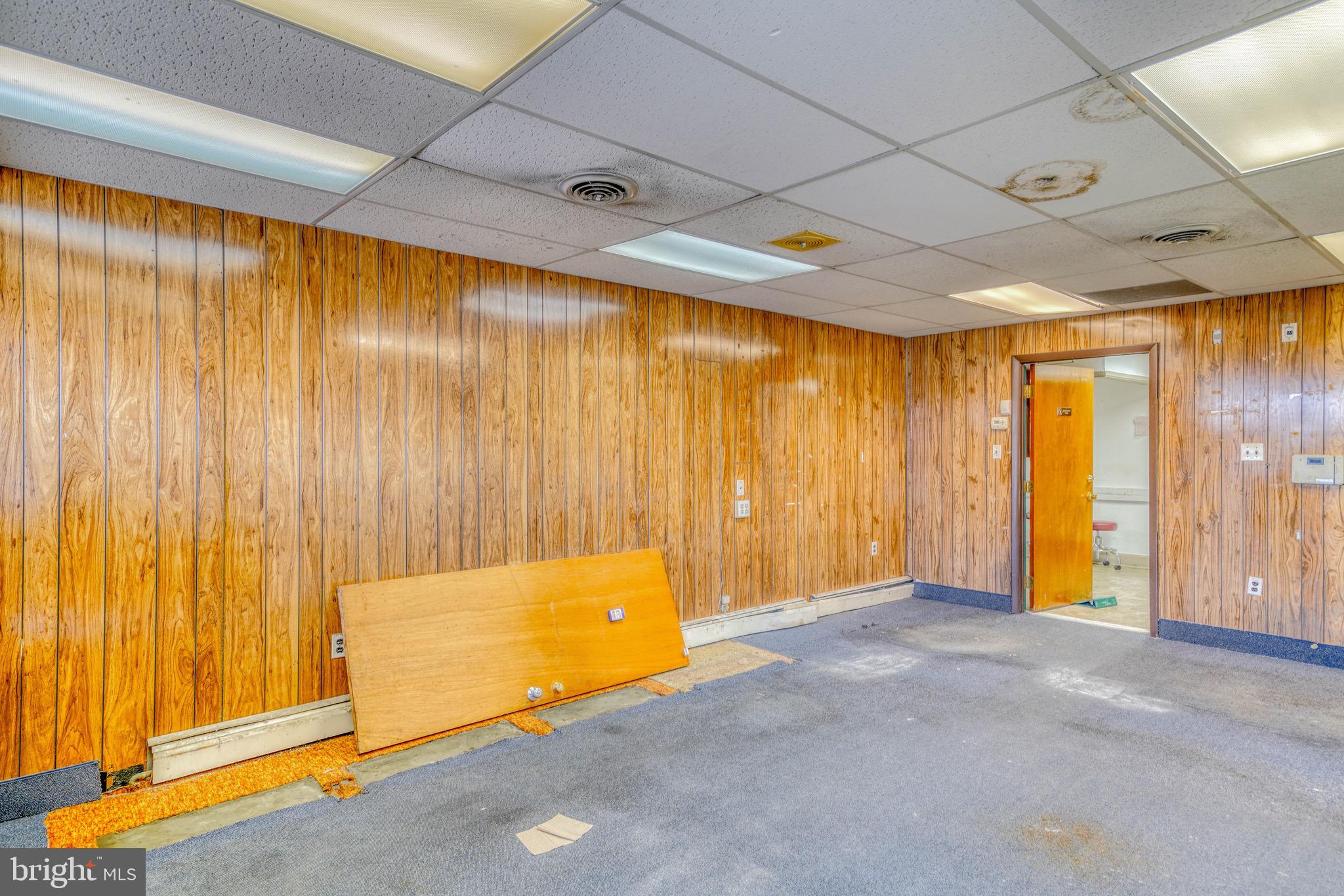 WEST OAK LANE - Commercial Sale