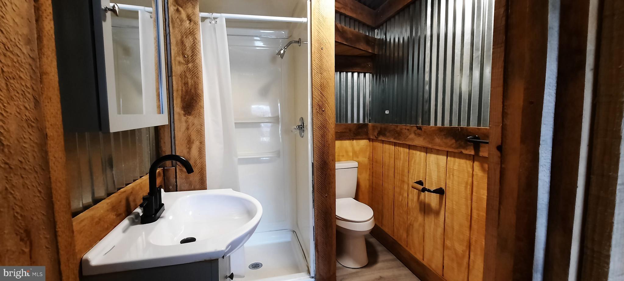 DOWNTOWN FRONT ROYAL - Residential Lease