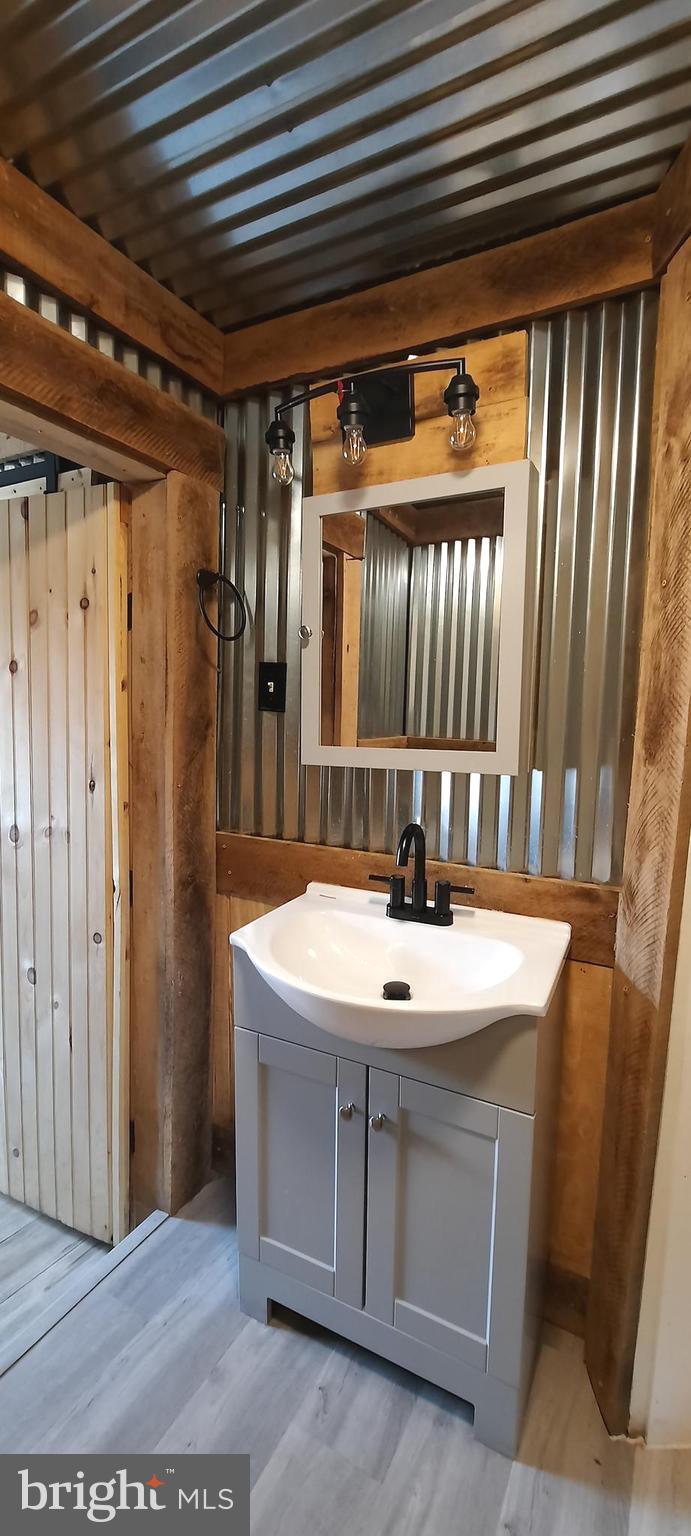 DOWNTOWN FRONT ROYAL - Residential Lease