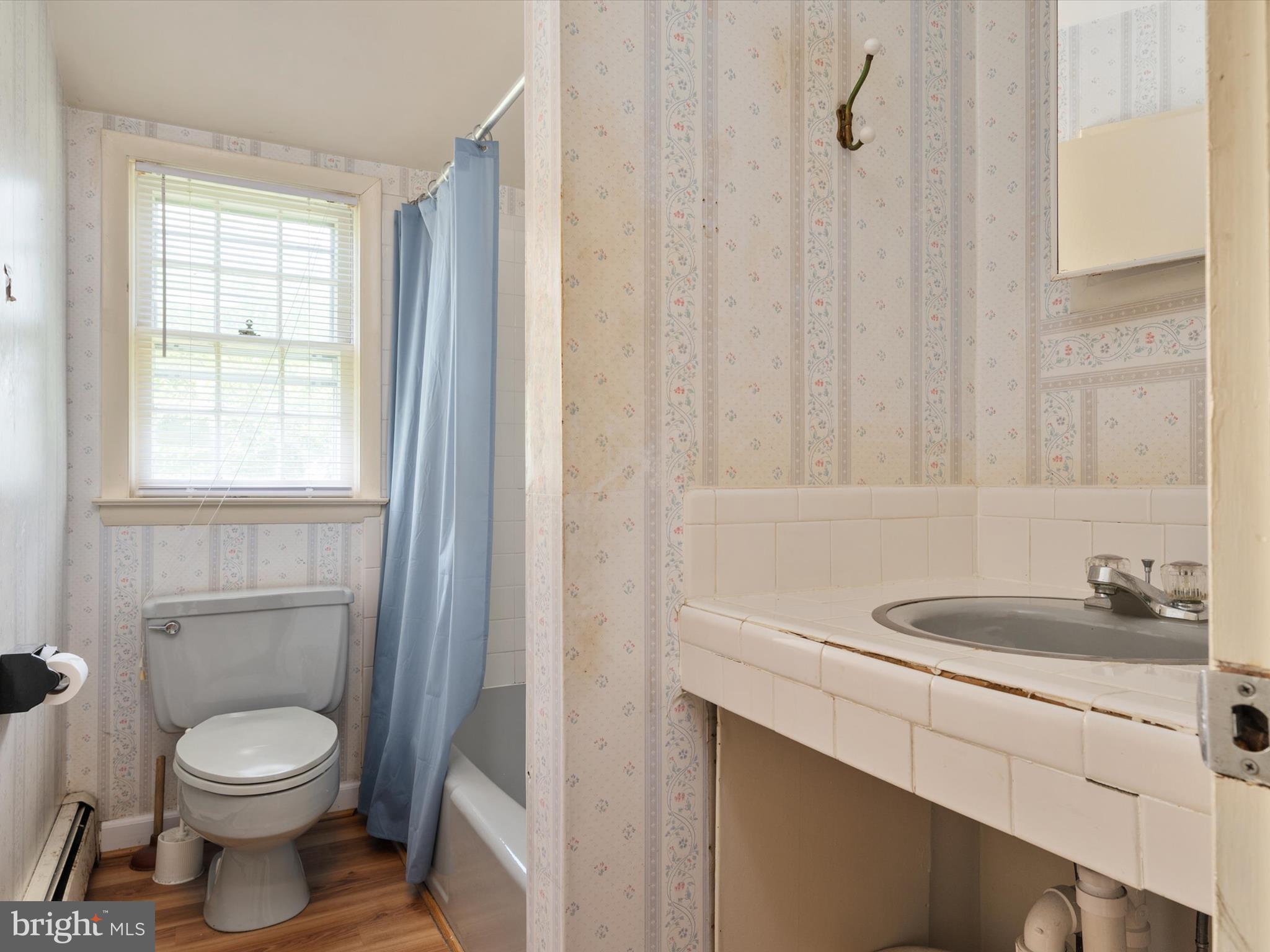 COLONIAL GARDENS - Residential