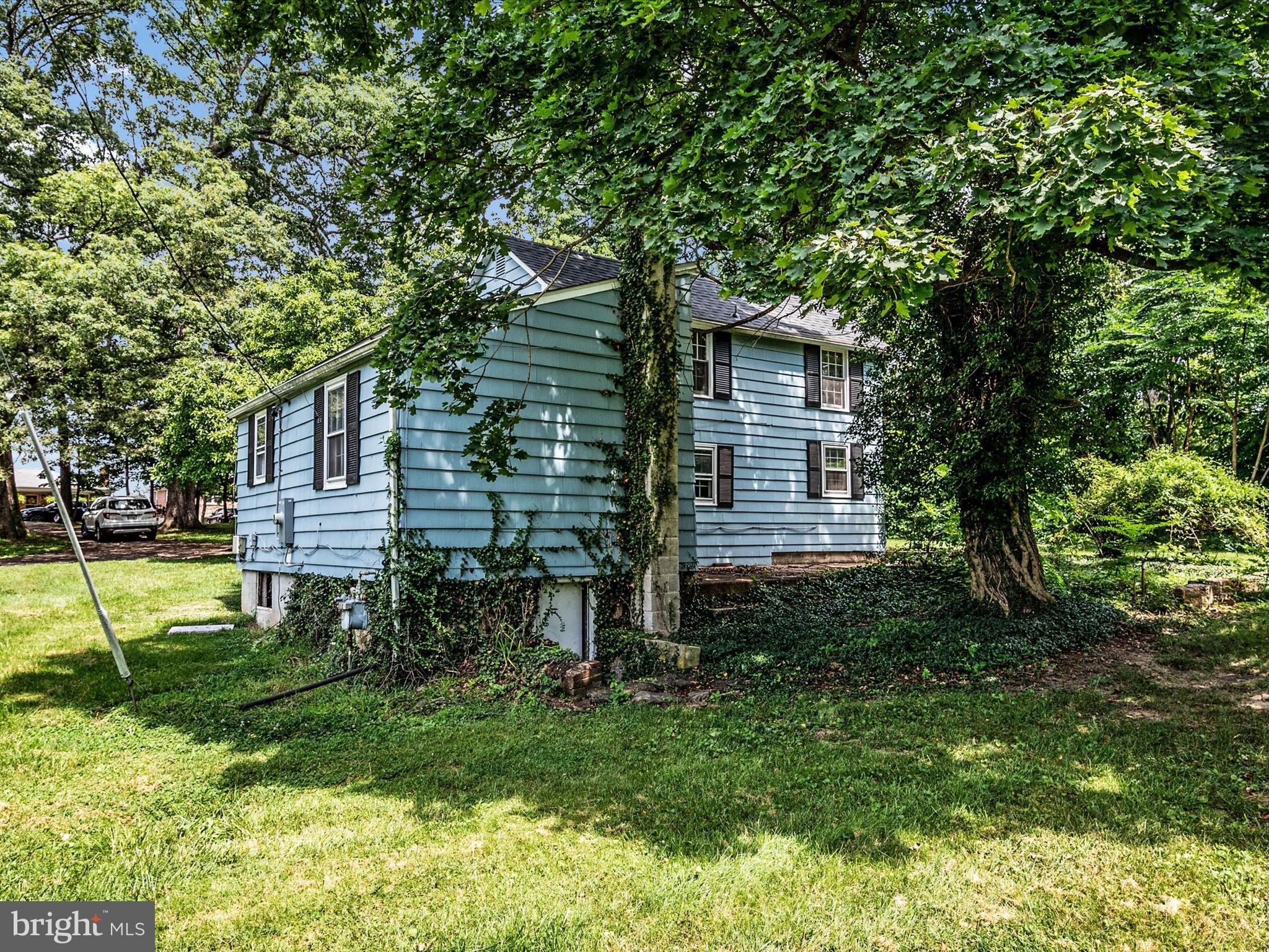 COLONIAL GARDENS - Residential